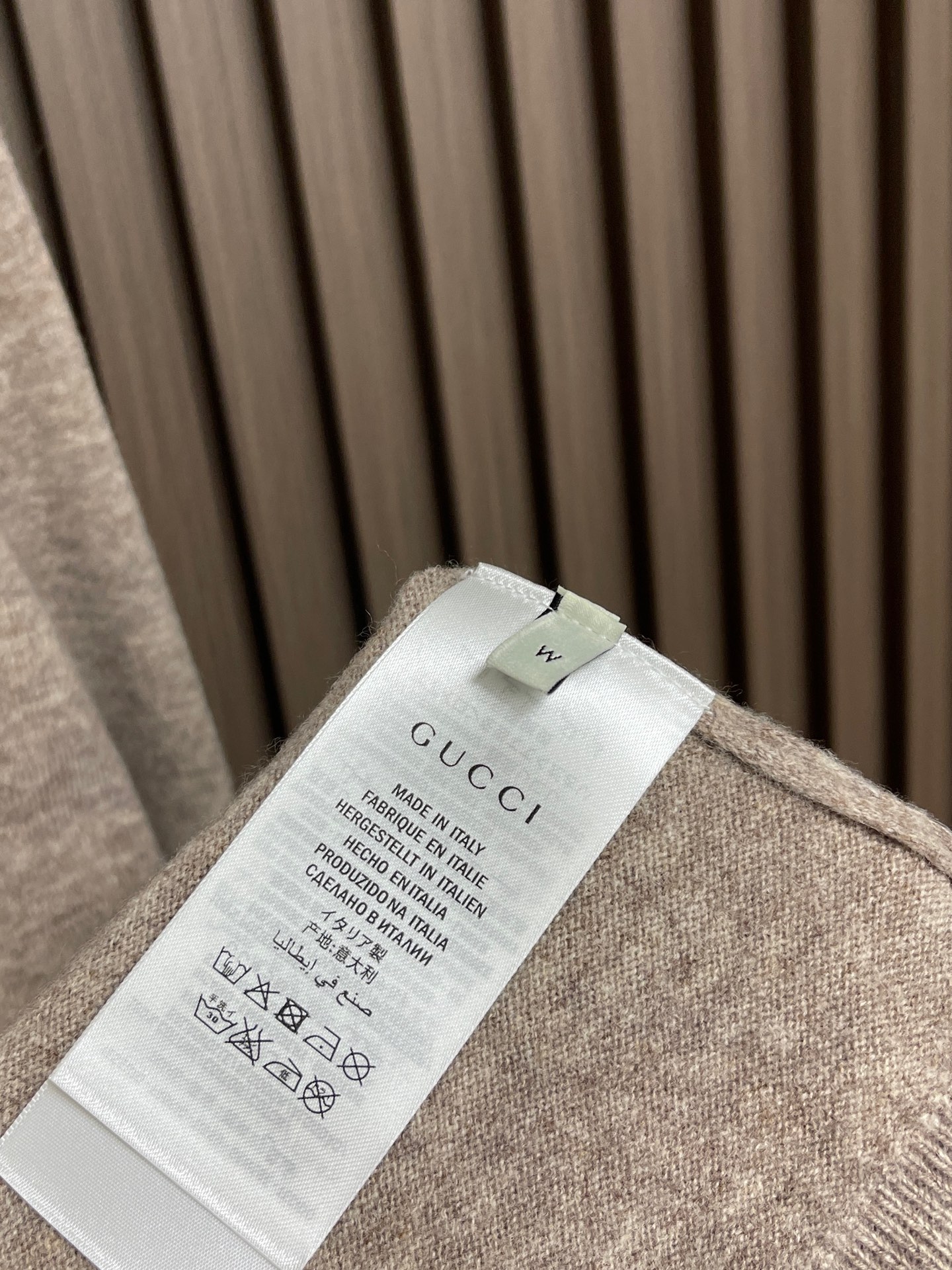 🛒🛒GUCCI GG花驼色全羊毛套头针织毛衣，甄选100％意大利进口羊毛面料，纤维细腻柔软，保暖性与透气