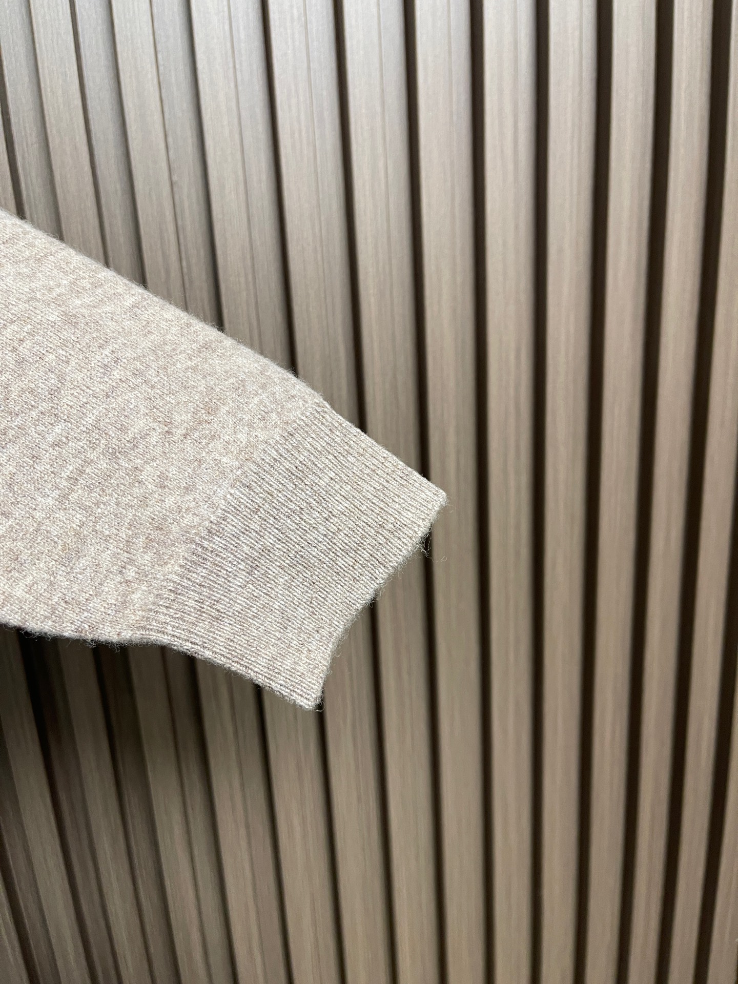 🛒🛒GUCCI GG花驼色全羊毛套头针织毛衣，甄选100％意大利进口羊毛面料，纤维细腻柔软，保暖性与透气