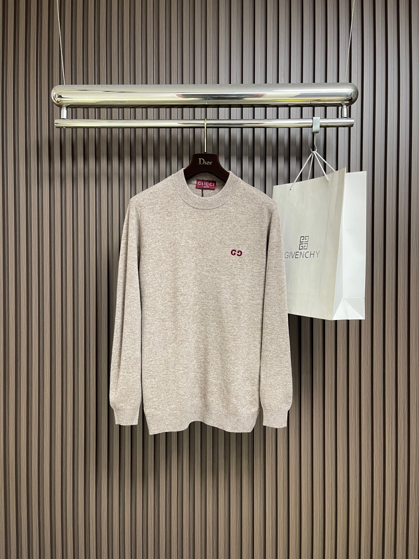 🛒🛒GUCCI GG花驼色全羊毛套头针织毛衣，甄选100％意大利进口羊毛面料，纤维细腻柔软，保暖性与透气