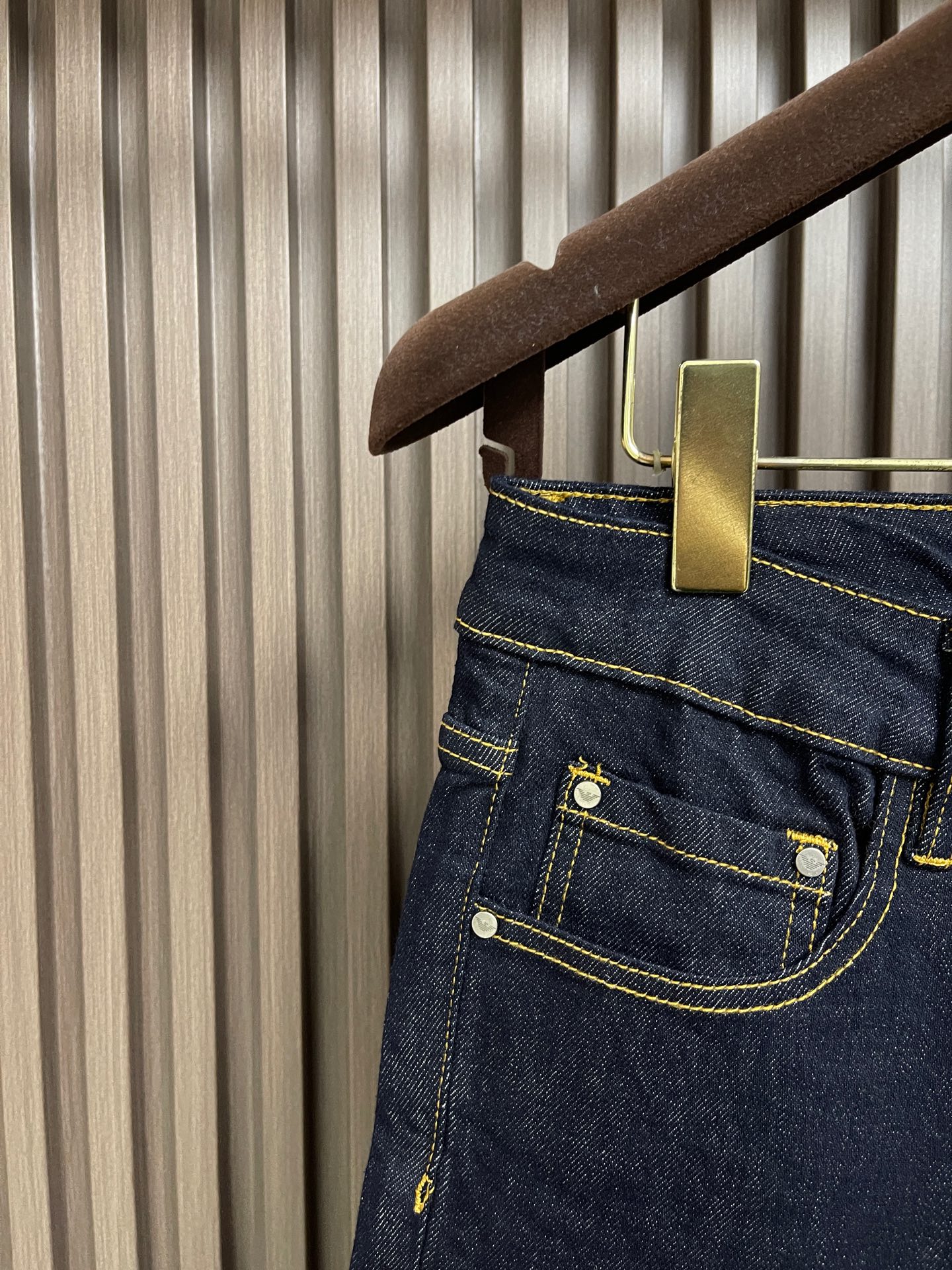 🛒🛒EmPorioArmani阿玛尼 EA 2026SS秋冬新款五金徽标复古牛仔裤，定制定染斜纹牛仔面料