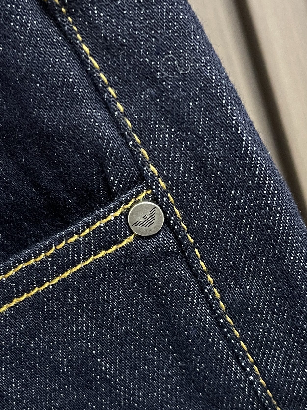 🛒🛒EmPorioArmani阿玛尼 EA 2026SS秋冬新款五金徽标复古牛仔裤，定制定染斜纹牛仔面料