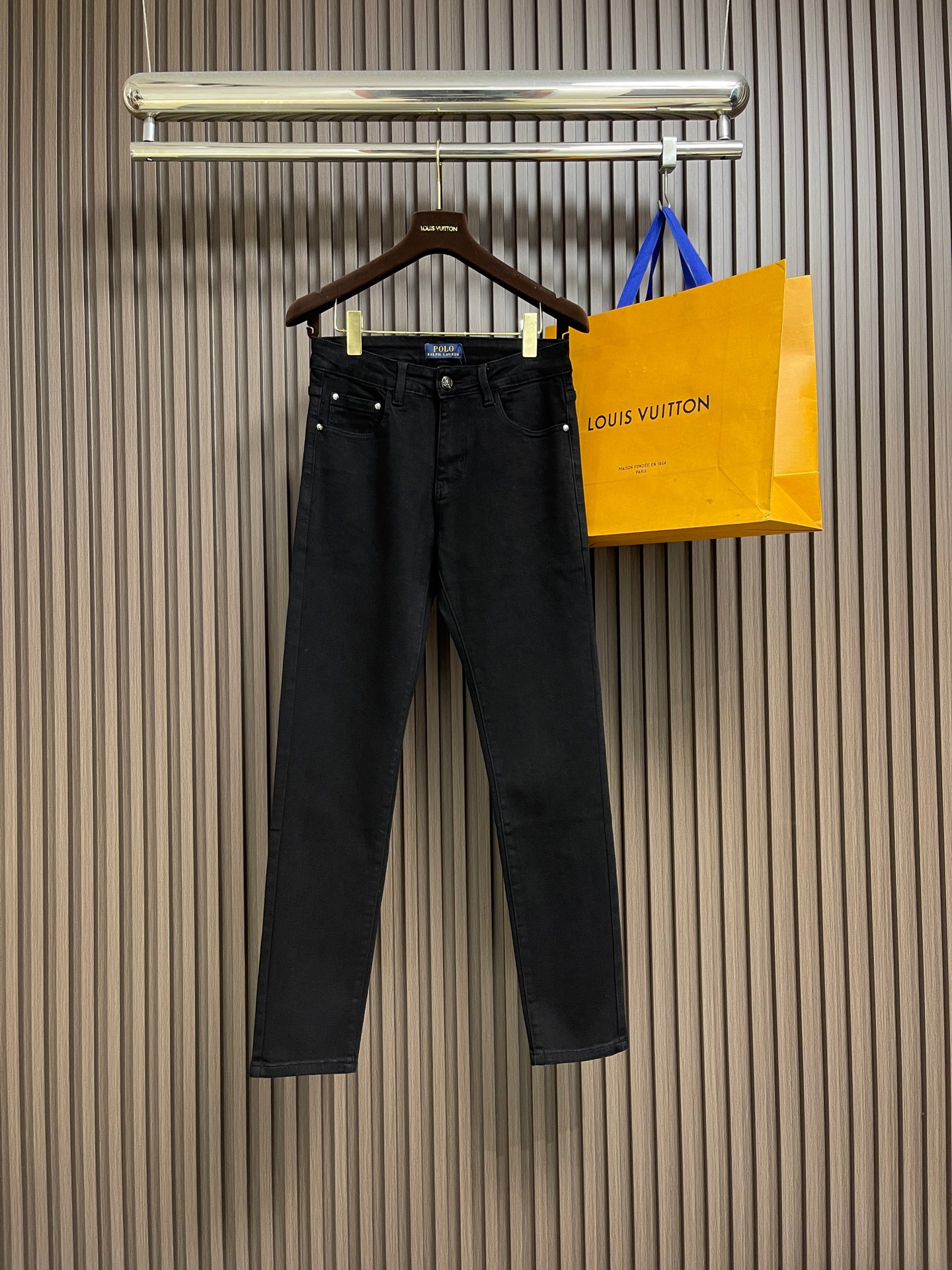 NO:681656,RALPH LAUREN Men's casual jeans, 2026SS early autumn new style, perfectly hemmed inside, customized original hardware, exquisite leather tag on the back, imported denim fabrics supplied by customers, wide version, versatile upper body. Sizes 28-40 None 35 37 39,,loro piana,jeans,19860909RALPH LAUREN 拉夫劳伦 男士休闲牛仔裤,2026SS早秋新款,内里完美包边,定制原版五金,背面精美皮牌,客供进口牛仔面料,版型挺阔 上身百搭.尺码28-40 无35 37 39,,loro piana,jeans,,Men's clothing