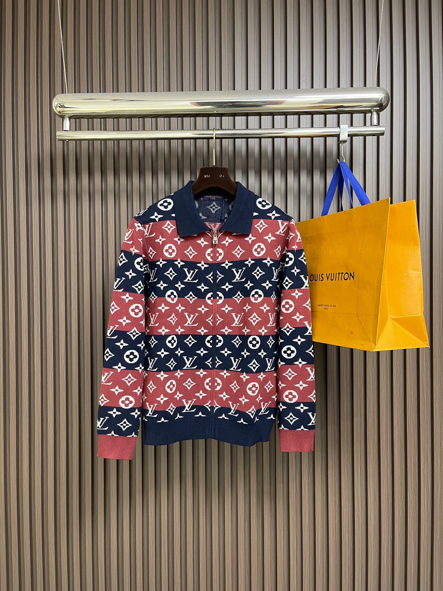 🛒🛒LV 2025SS早秋新品男女同款经典标识提花logo条纹撞色时尚百搭针织毛衣开衫，logo采撞色提