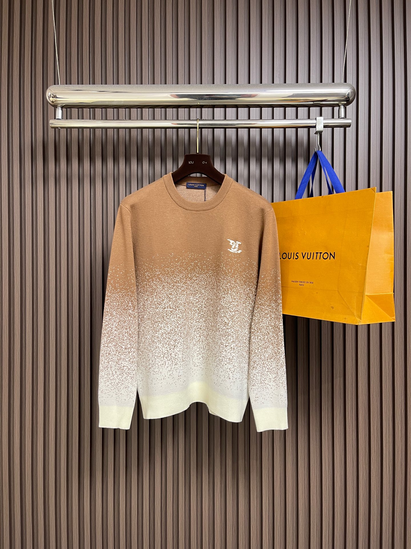 🛒🛒LV 2025fw 渐变提花圆领针织毛衣，跟足原板定染60支精梳赛络纺双纱采用先进14针挂毛机双层提