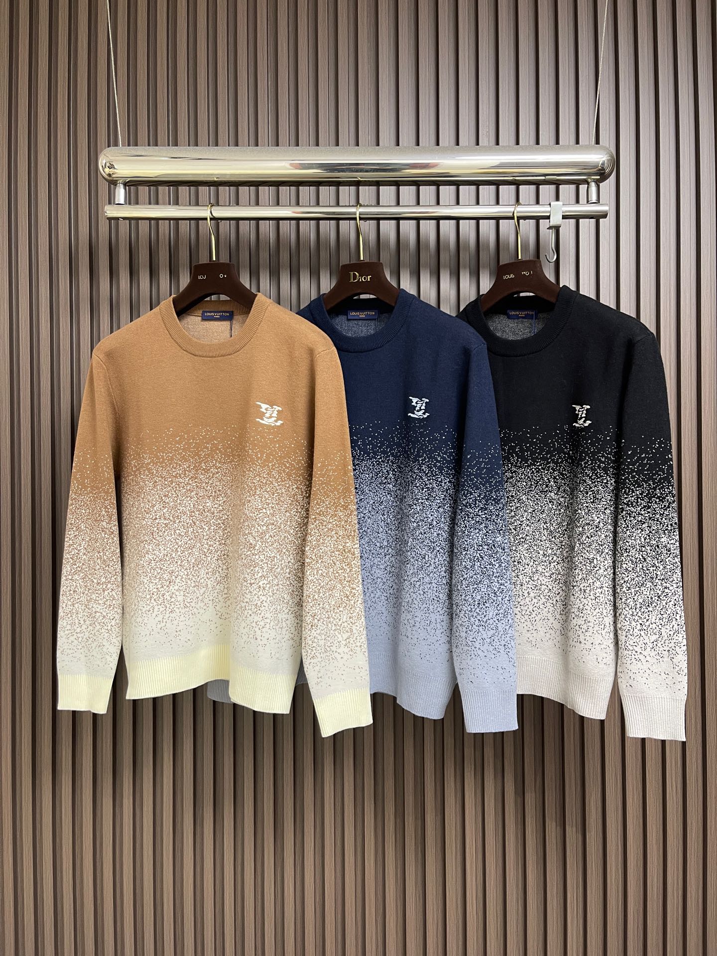 🛒🛒LV 2025fw 渐变提花圆领针织毛衣，跟足原板定染60支精梳赛络纺双纱采用先进14针挂毛机双层提