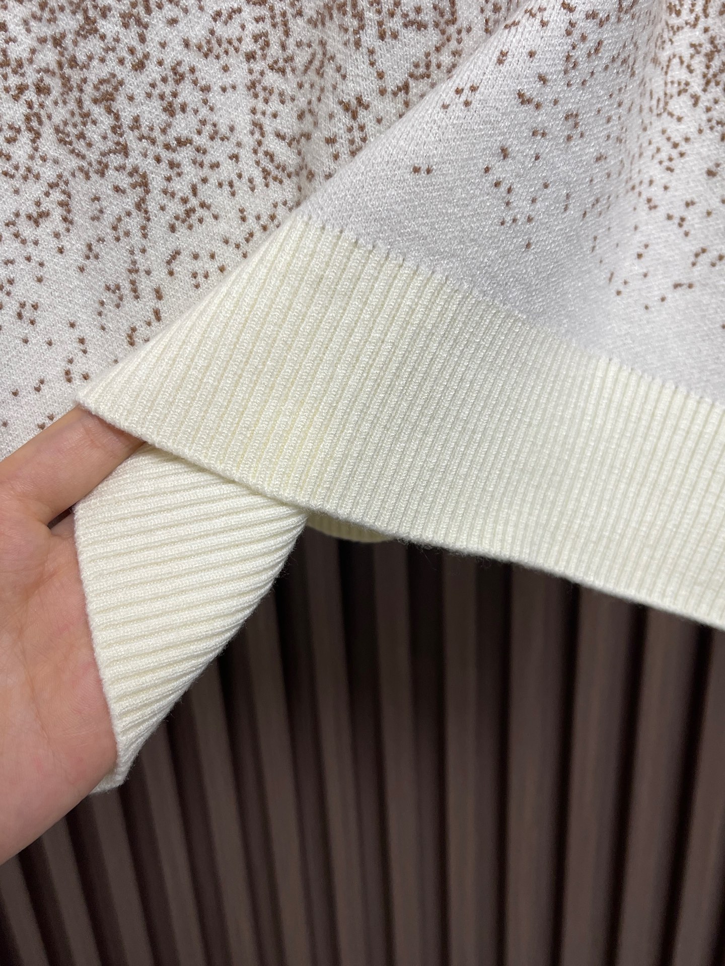 🛒🛒LV 2025fw 渐变提花圆领针织毛衣，跟足原板定染60支精梳赛络纺双纱采用先进14针挂毛机双层提