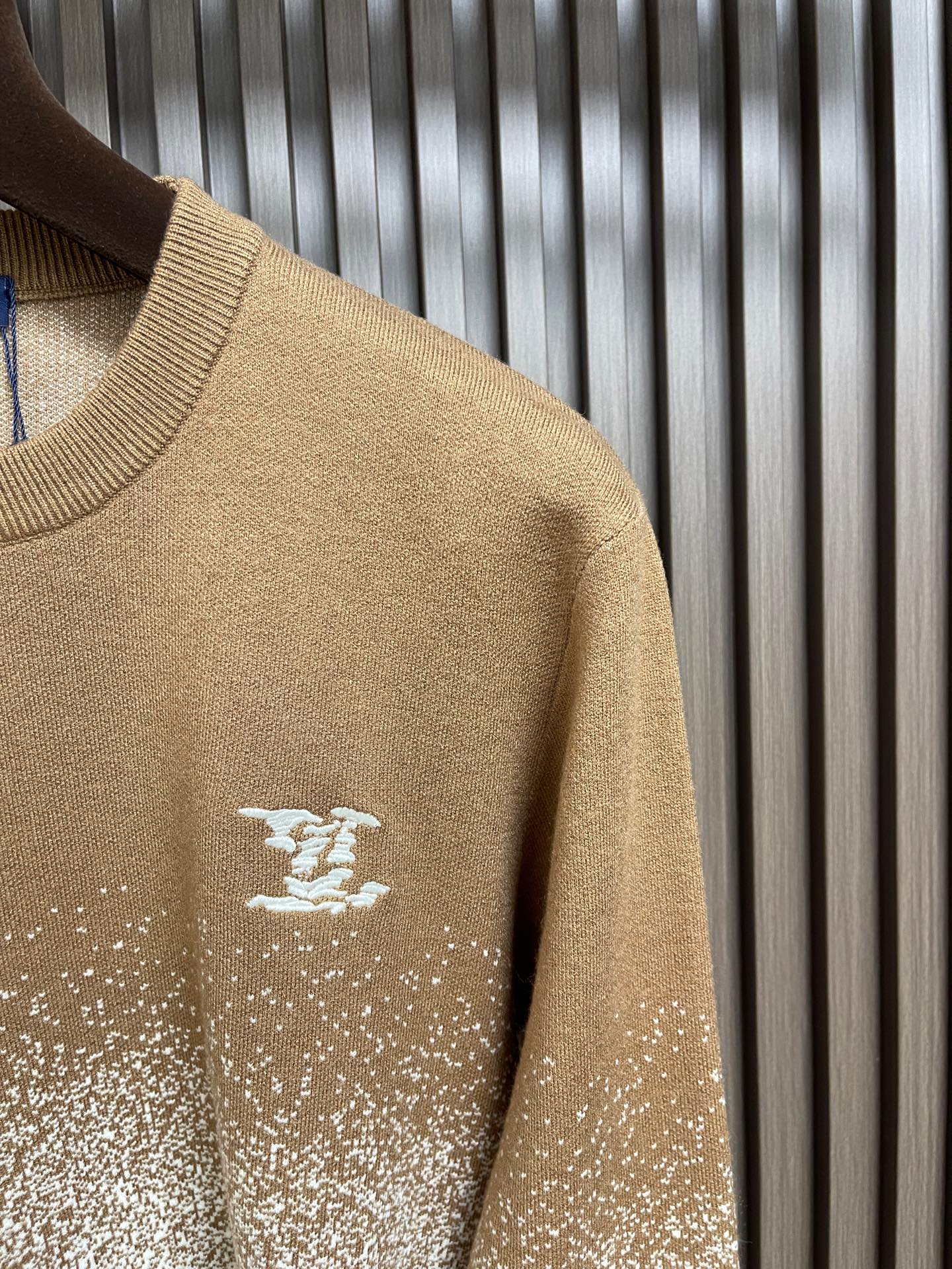 🛒🛒LV 2025fw 渐变提花圆领针织毛衣，跟足原板定染60支精梳赛络纺双纱采用先进14针挂毛机双层提