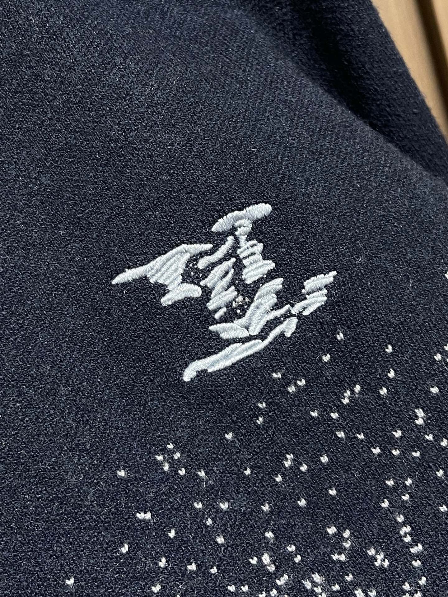 🛒🛒LV 2025fw 渐变提花圆领针织毛衣，跟足原板定染60支精梳赛络纺双纱采用先进14针挂毛机双层提