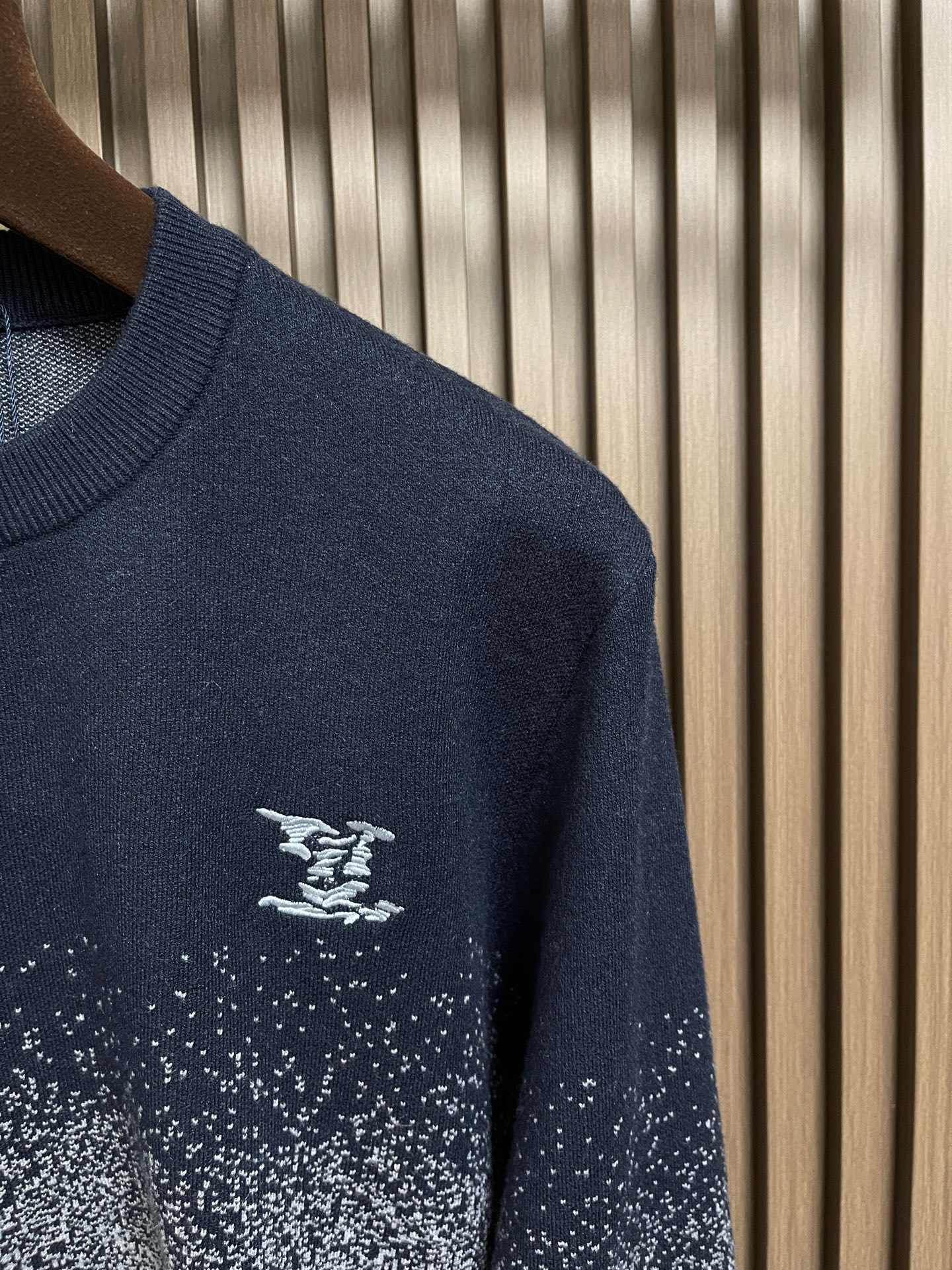 🛒🛒LV 2025fw 渐变提花圆领针织毛衣，跟足原板定染60支精梳赛络纺双纱采用先进14针挂毛机双层提