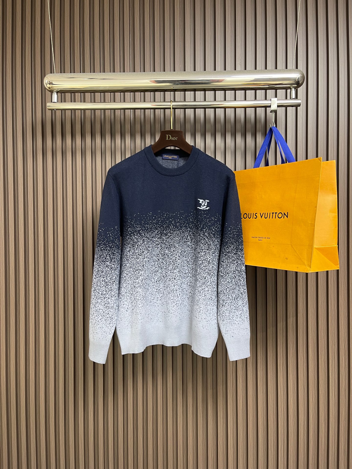 🛒🛒LV 2025fw 渐变提花圆领针织毛衣，跟足原板定染60支精梳赛络纺双纱采用先进14针挂毛机双层提