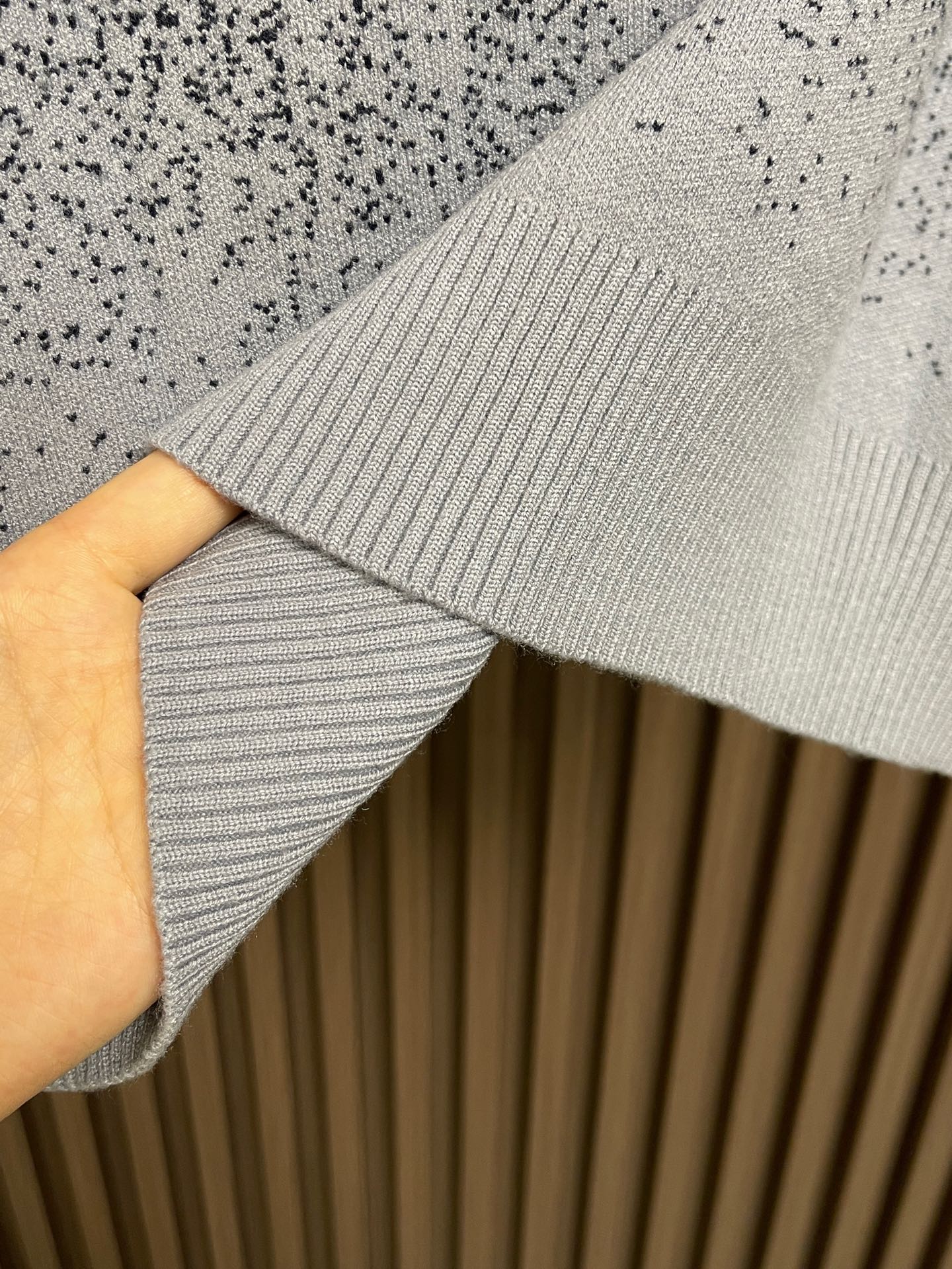 🛒🛒LV 2025fw 渐变提花圆领针织毛衣，跟足原板定染60支精梳赛络纺双纱采用先进14针挂毛机双层提