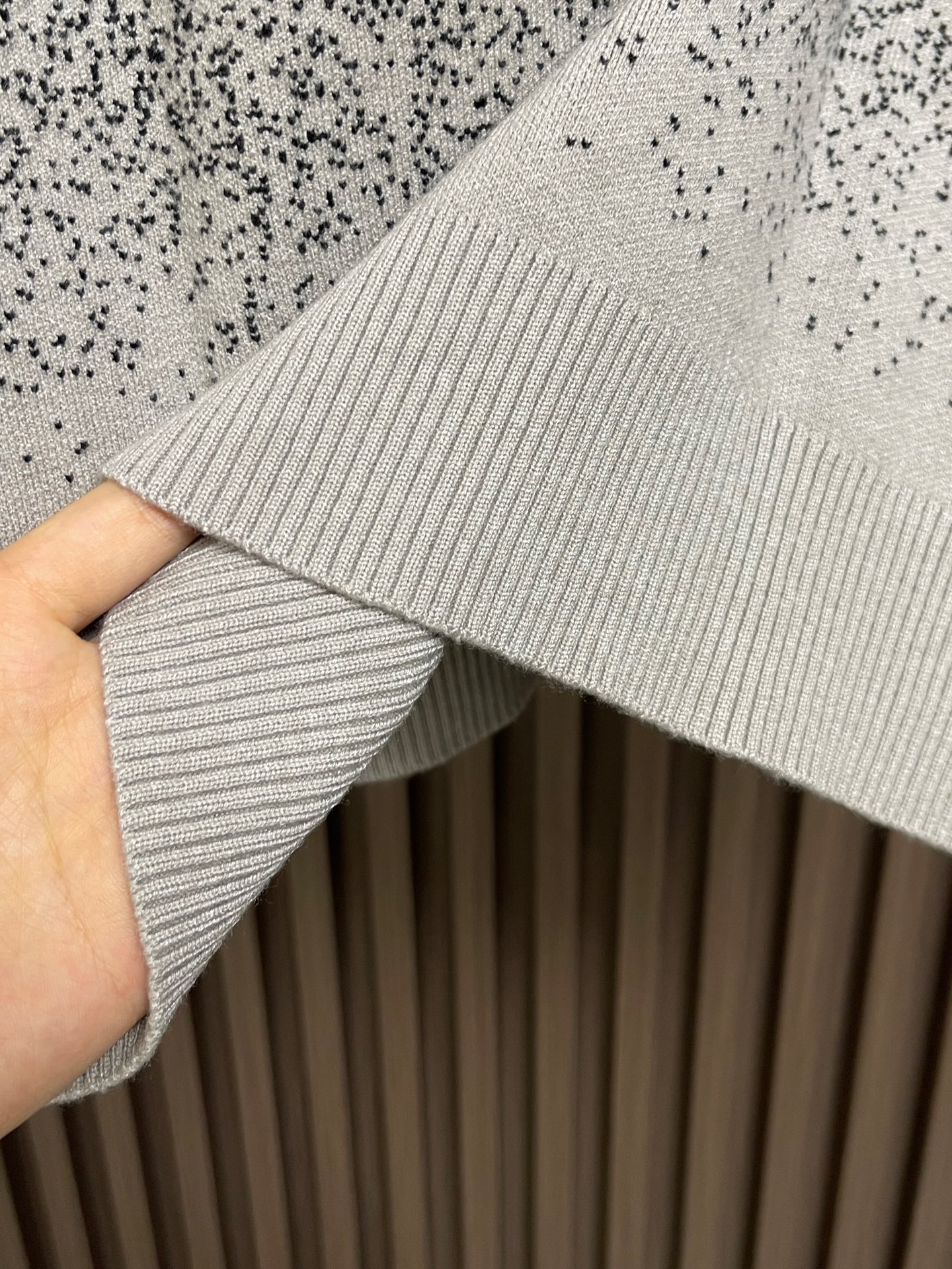 🛒🛒LV 2025fw 渐变提花圆领针织毛衣，跟足原板定染60支精梳赛络纺双纱采用先进14针挂毛机双层提