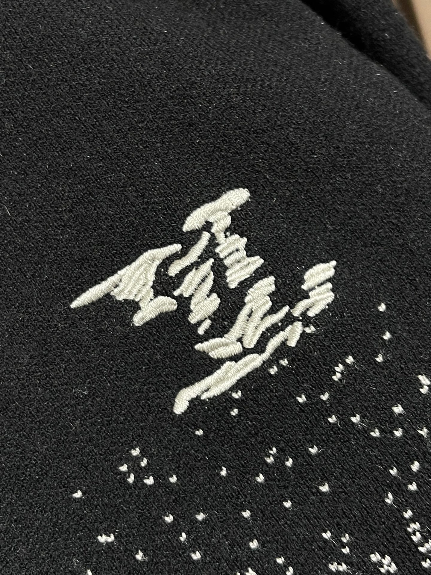 🛒🛒LV 2025fw 渐变提花圆领针织毛衣，跟足原板定染60支精梳赛络纺双纱采用先进14针挂毛机双层提