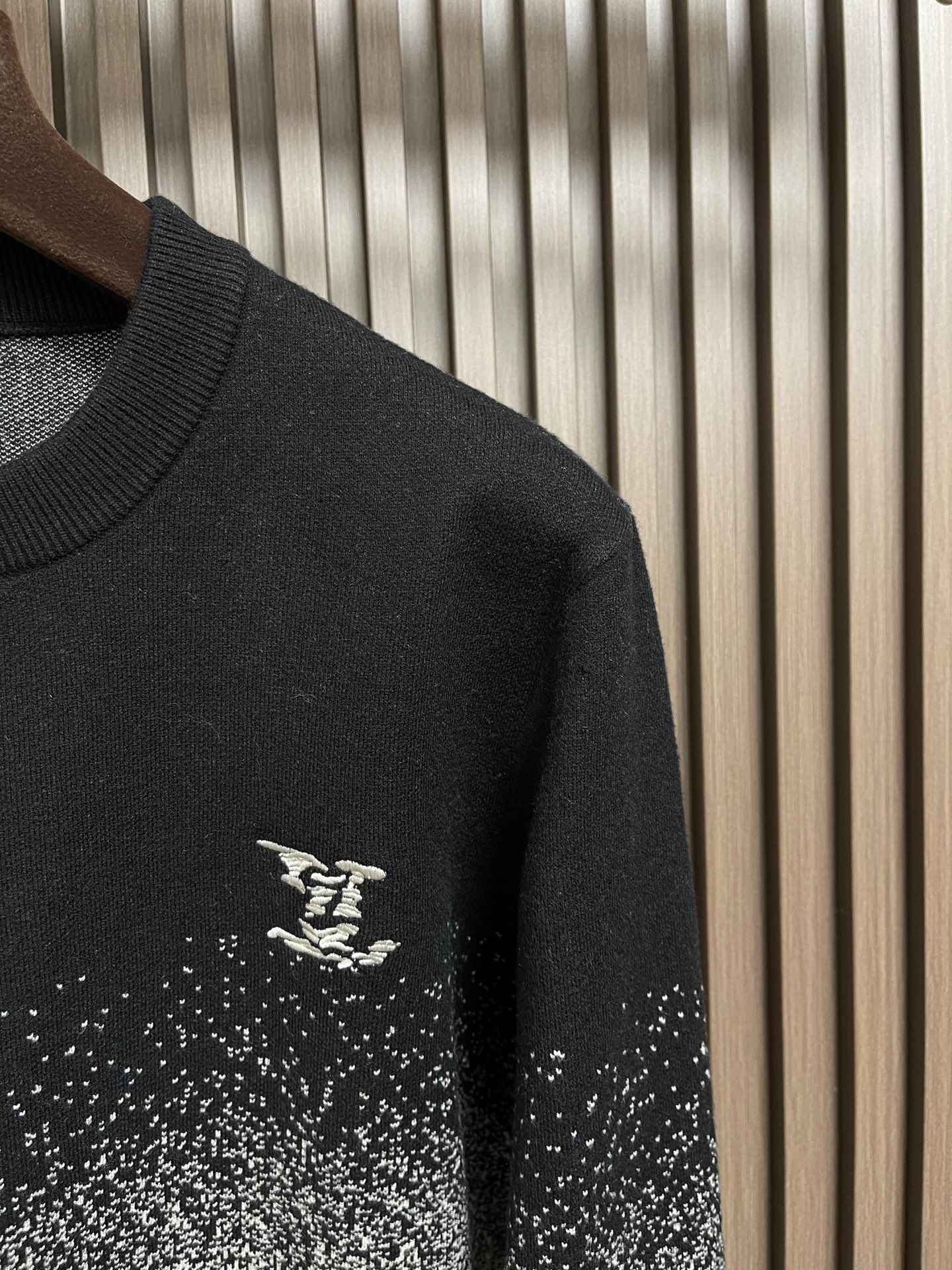 🛒🛒LV 2025fw 渐变提花圆领针织毛衣，跟足原板定染60支精梳赛络纺双纱采用先进14针挂毛机双层提