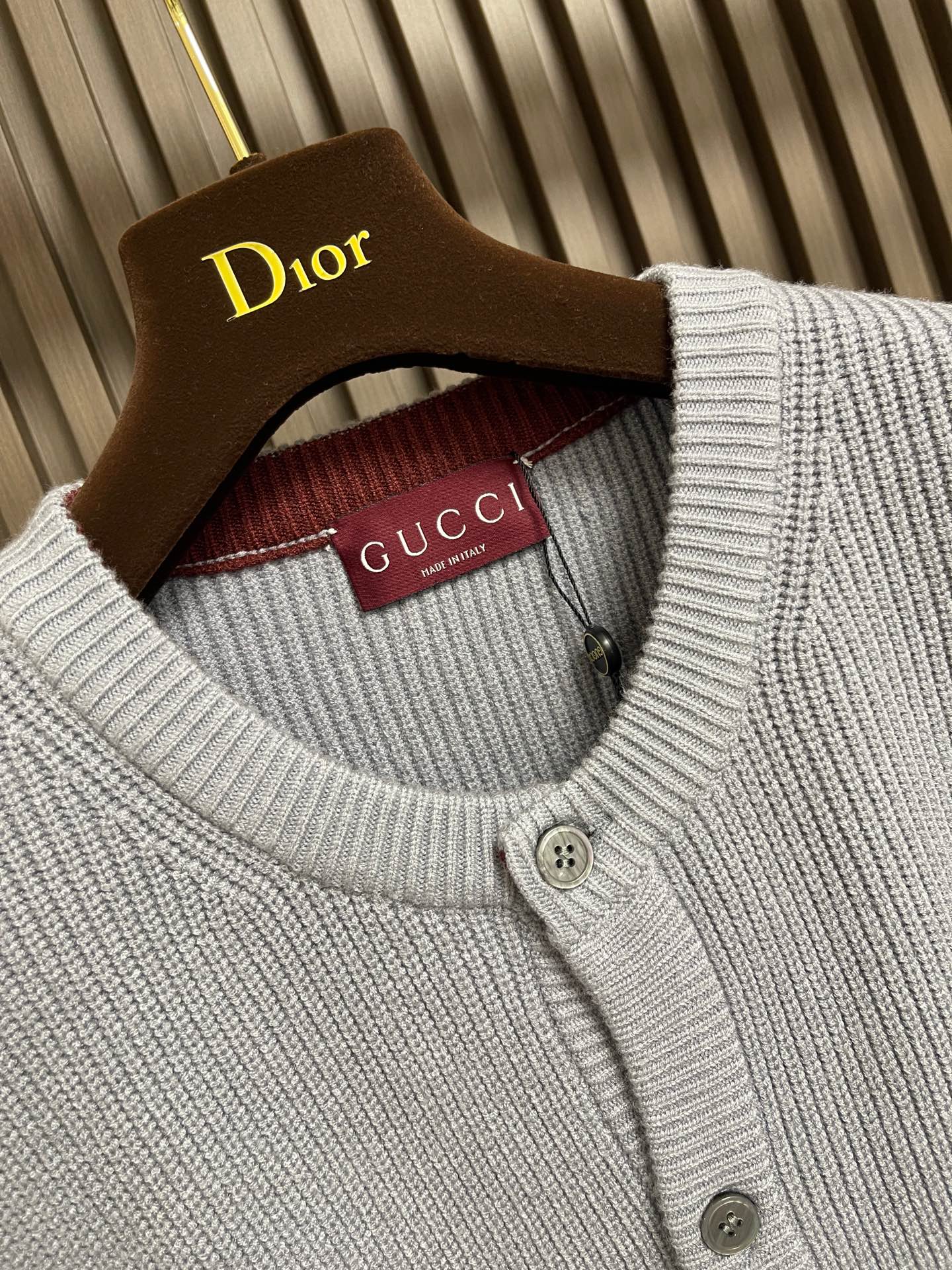 🛒🛒Gucci 2025ss新款罗纹针织开衫，早秋系列革新诠释温暖面料，融蕴传统和现代廓形，缔就精致休闲