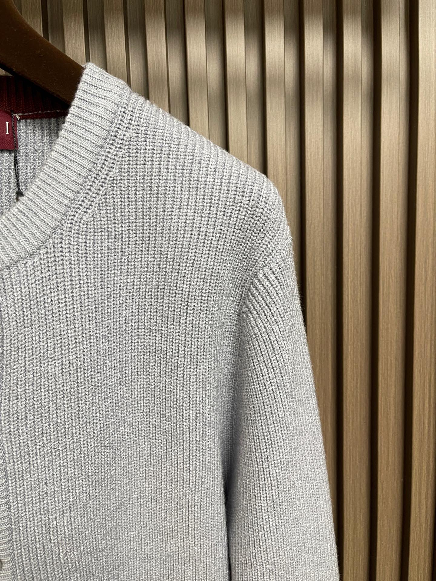 🛒🛒Gucci 2025ss新款罗纹针织开衫，早秋系列革新诠释温暖面料，融蕴传统和现代廓形，缔就精致休闲