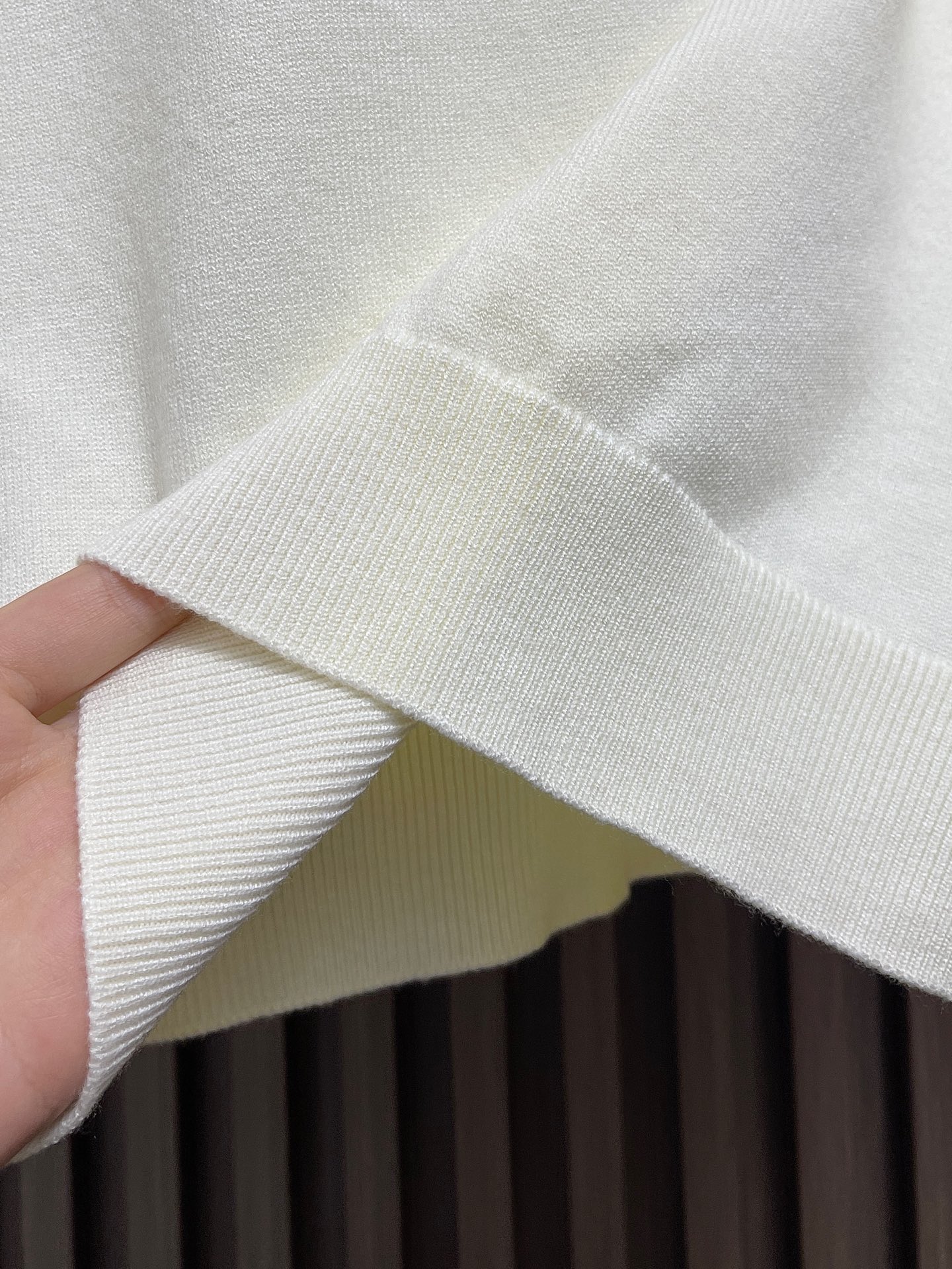 🛒🛒GUCCI 2025ss秋冬新款针织圆领毛衣，手感细腻柔软，可直接与肌肤接触，让暖心的纱线变化出细腻