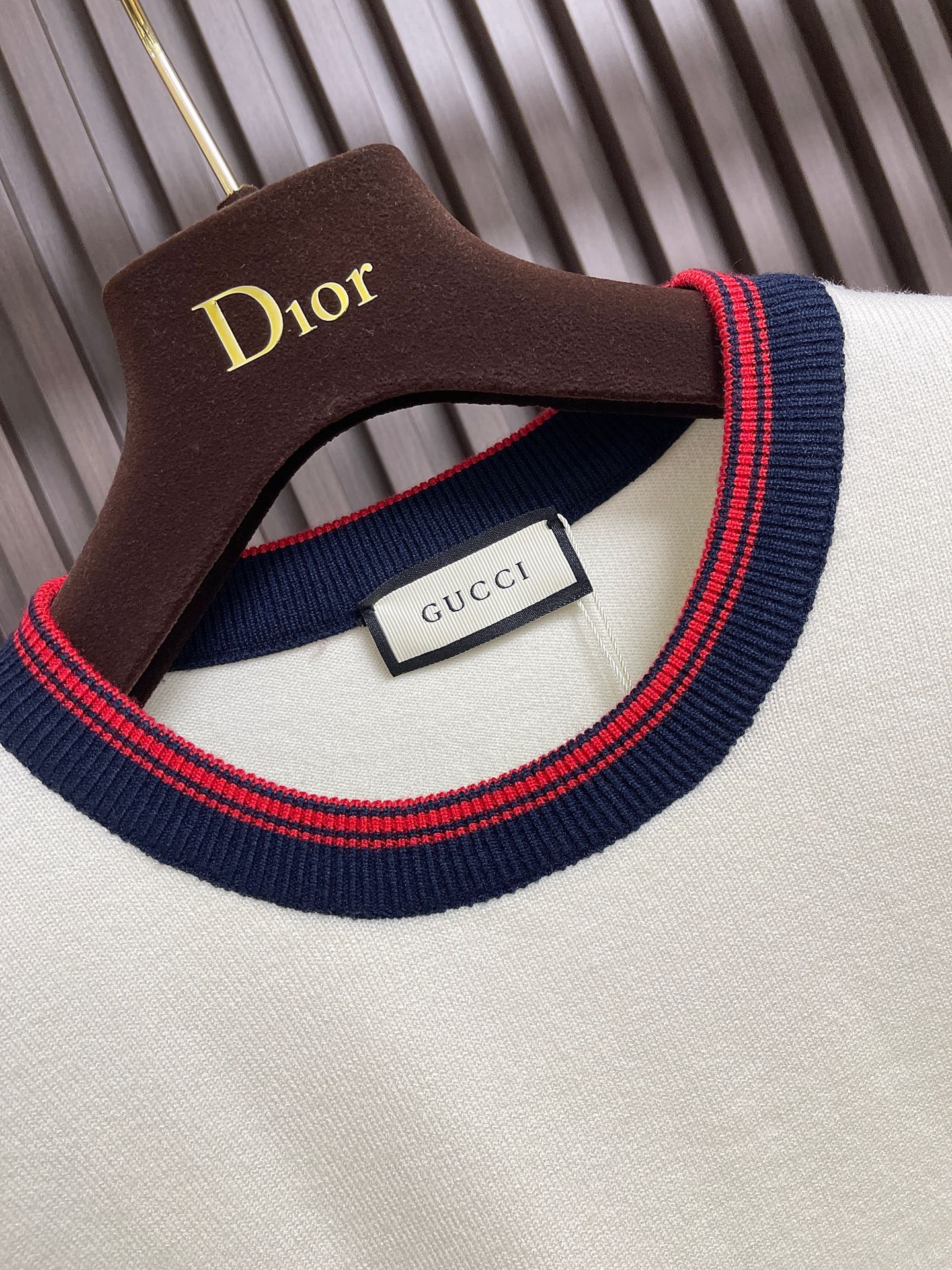 🛒🛒GUCCI 2025ss秋冬新款针织圆领毛衣，手感细腻柔软，可直接与肌肤接触，让暖心的纱线变化出细腻