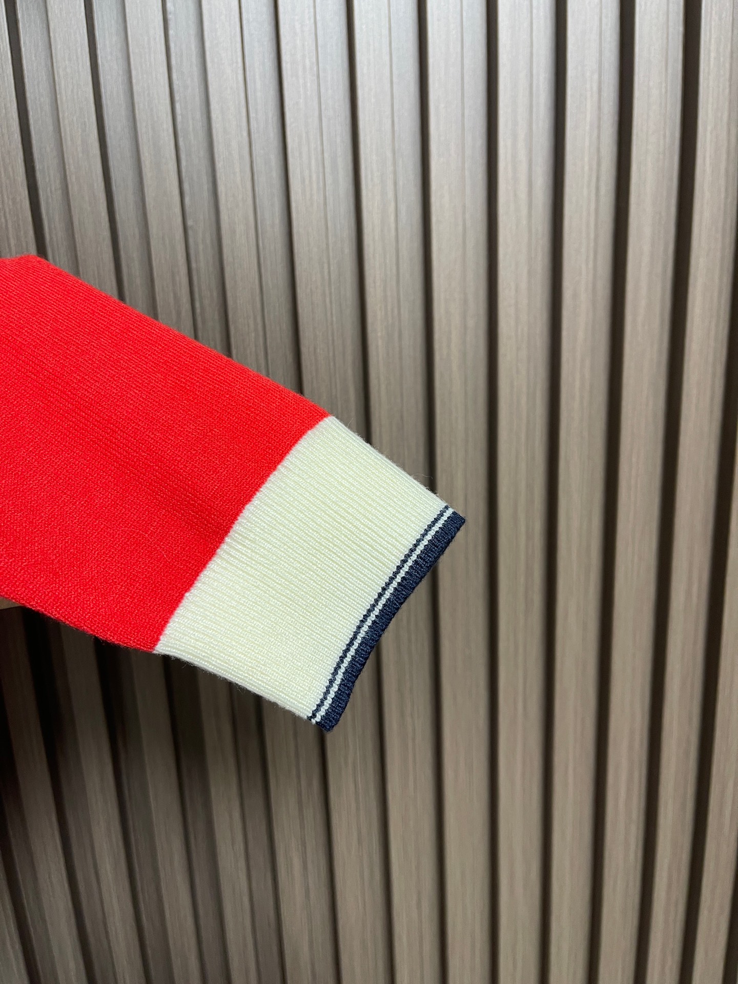 🛒🛒GUCCI 2025ss秋冬新款针织圆领毛衣，手感细腻柔软，可直接与肌肤接触，让暖心的纱线变化出细腻