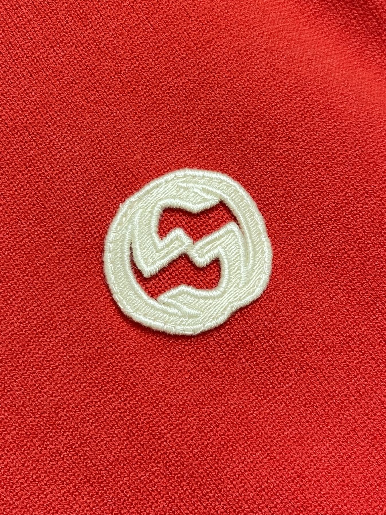 🛒🛒GUCCI 2025ss秋冬新款针织圆领毛衣，手感细腻柔软，可直接与肌肤接触，让暖心的纱线变化出细腻