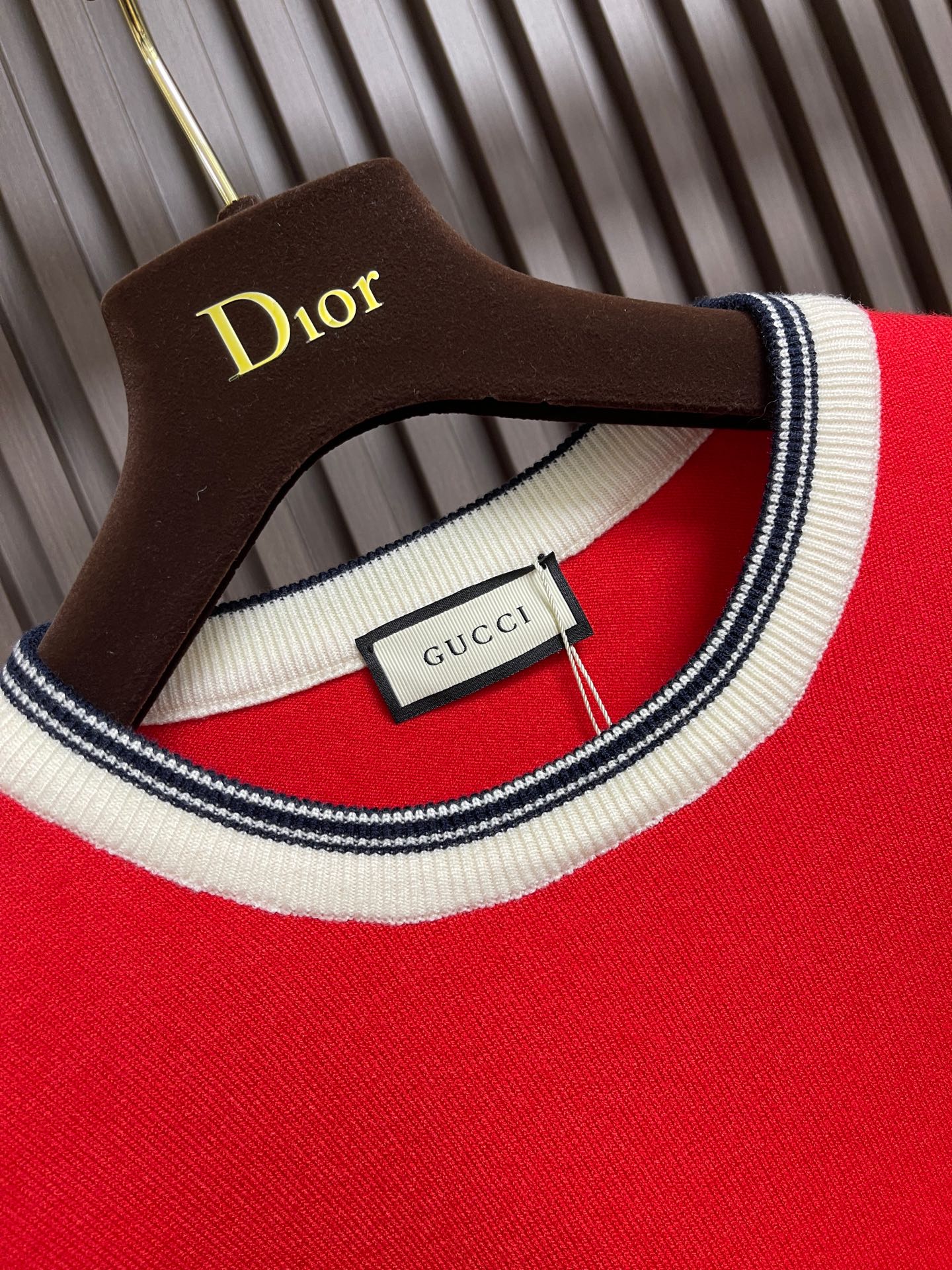 🛒🛒GUCCI 2025ss秋冬新款针织圆领毛衣，手感细腻柔软，可直接与肌肤接触，让暖心的纱线变化出细腻