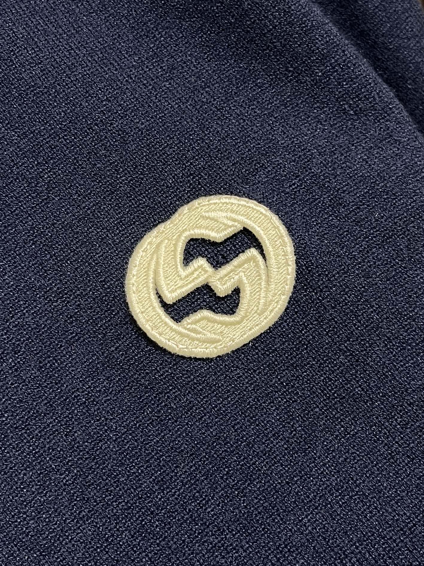 🛒🛒GUCCI 2025ss秋冬新款针织圆领毛衣，手感细腻柔软，可直接与肌肤接触，让暖心的纱线变化出细腻