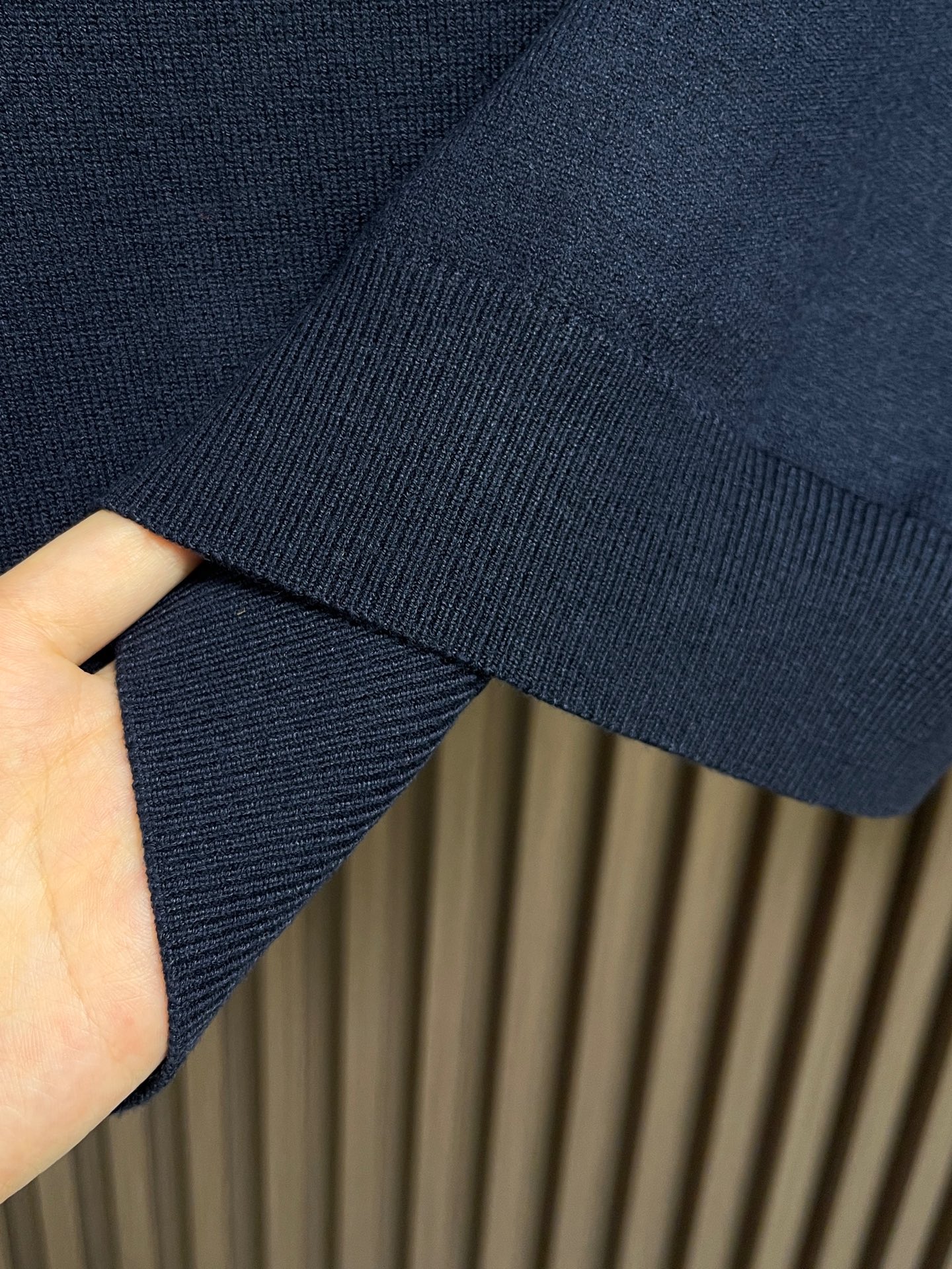 🛒🛒GUCCI 2025ss秋冬新款针织圆领毛衣，手感细腻柔软，可直接与肌肤接触，让暖心的纱线变化出细腻