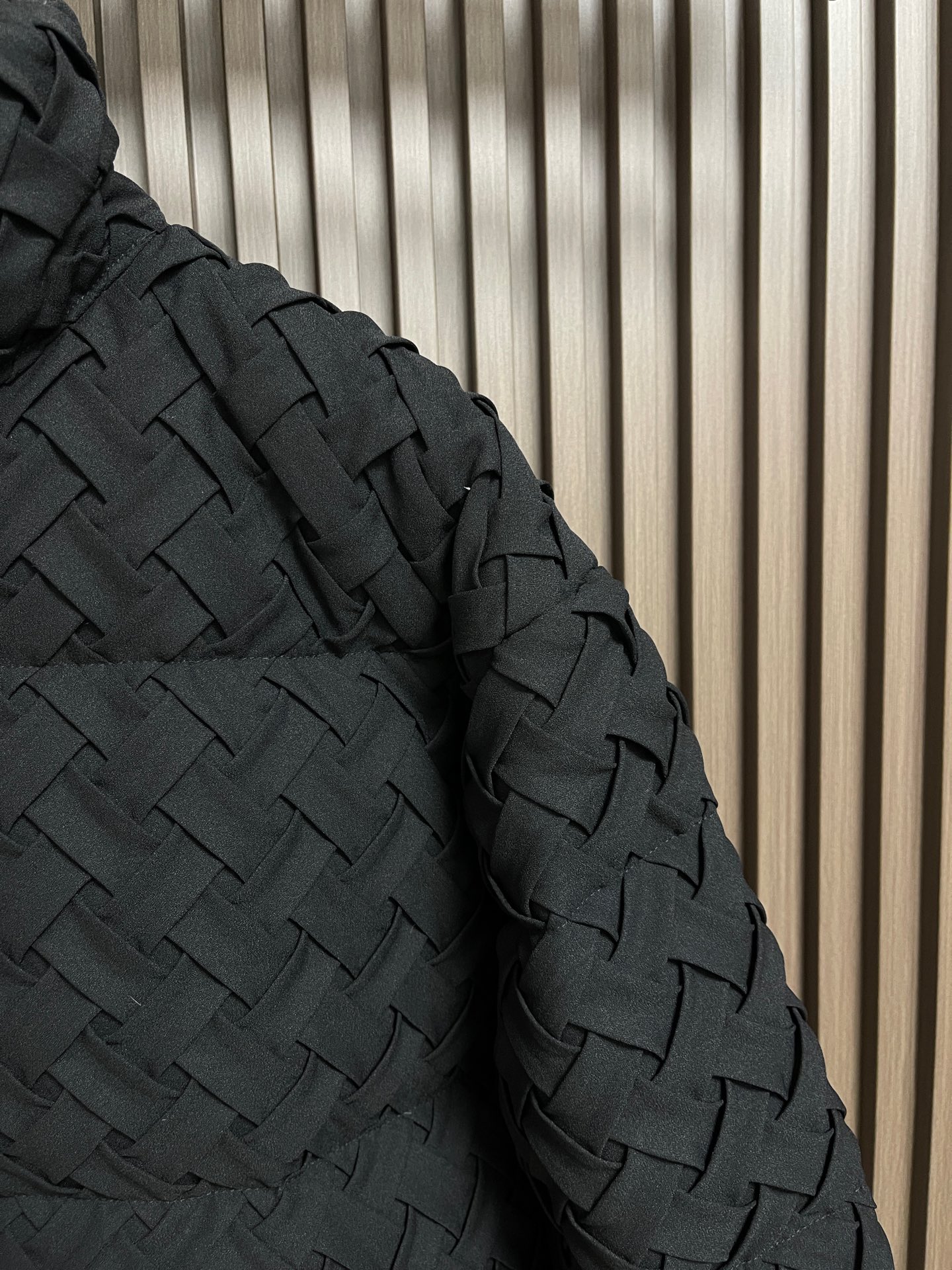 🛒🛒BV 编织羽绒服外套，轻奢时尚休闲风格，轻盈保暖柔软！低调系列时尚百搭，轻盈飘逸羽绒服两侧功能性斜插