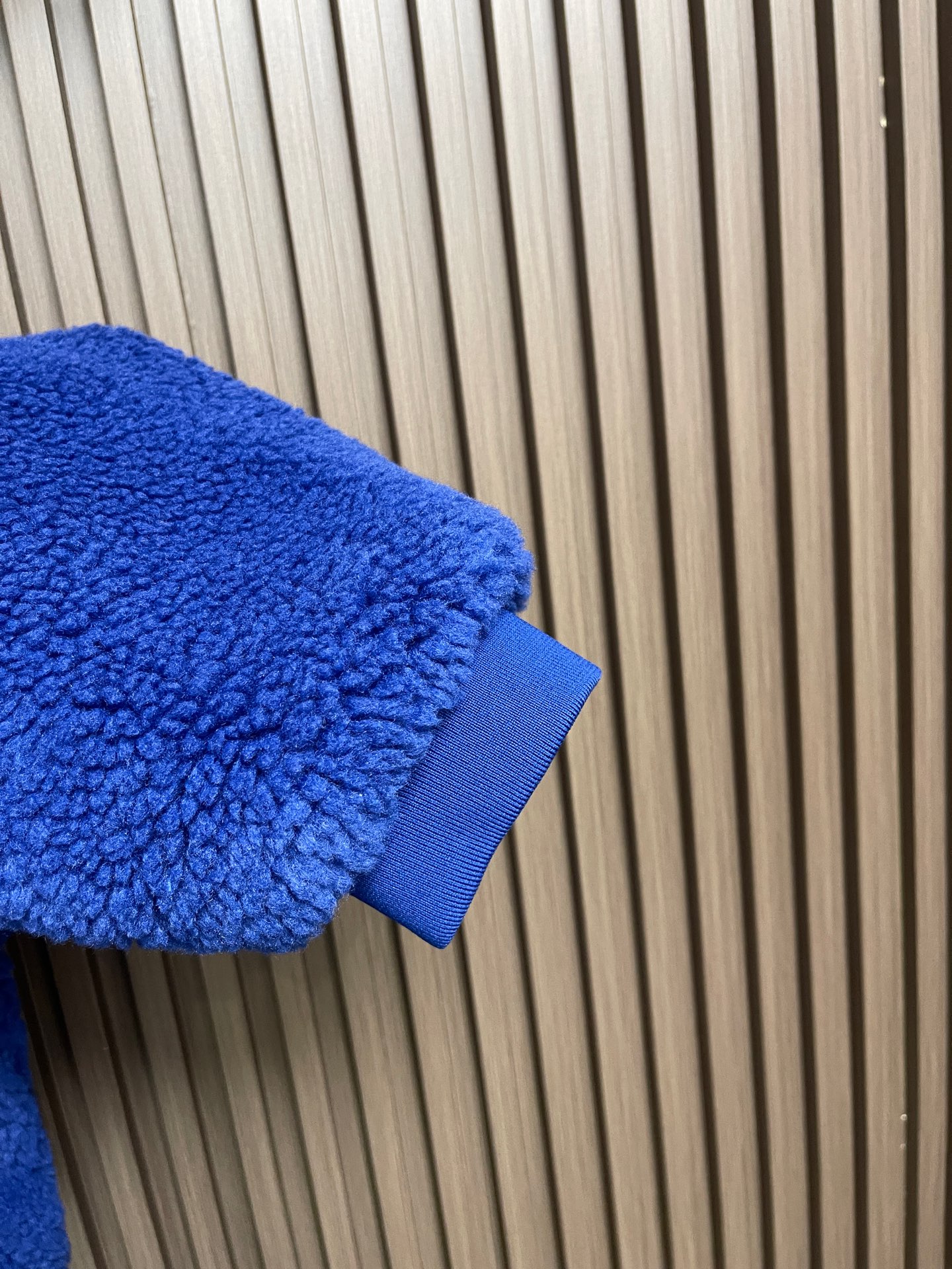 🛒🛒BALENCIAGA 巴黎世家刺绣毛绒立领拉链夹克，采用进口高密羊羔毛面料，绒感蓬松丰盈且不易掉毛，