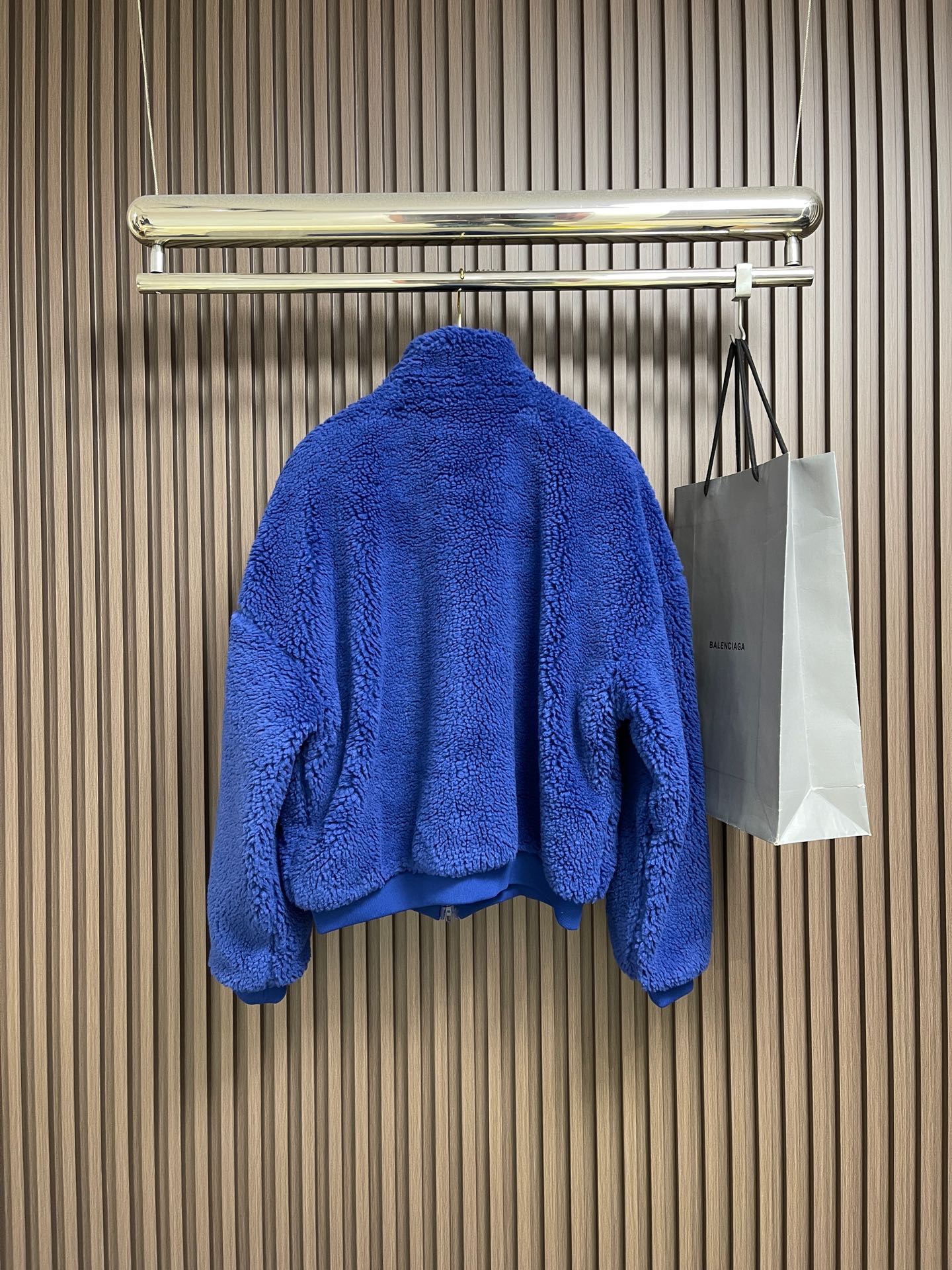 🛒🛒BALENCIAGA 巴黎世家刺绣毛绒立领拉链夹克，采用进口高密羊羔毛面料，绒感蓬松丰盈且不易掉毛，