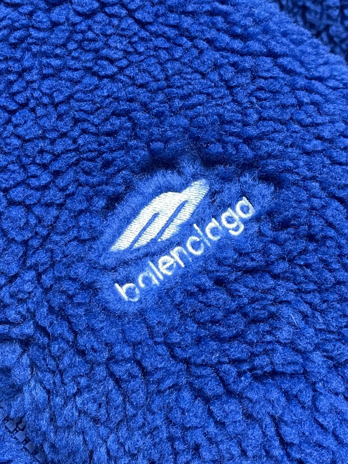 🛒🛒BALENCIAGA 巴黎世家刺绣毛绒立领拉链夹克，采用进口高密羊羔毛面料，绒感蓬松丰盈且不易掉毛，
