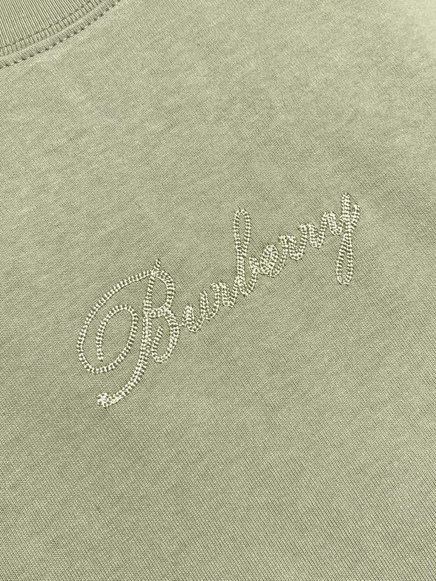 🛒🛒Burberry 2026ss早春新款格纹草书风格徽标装饰棉质短袖T恤，选用中量级平织棉面料打造，呈