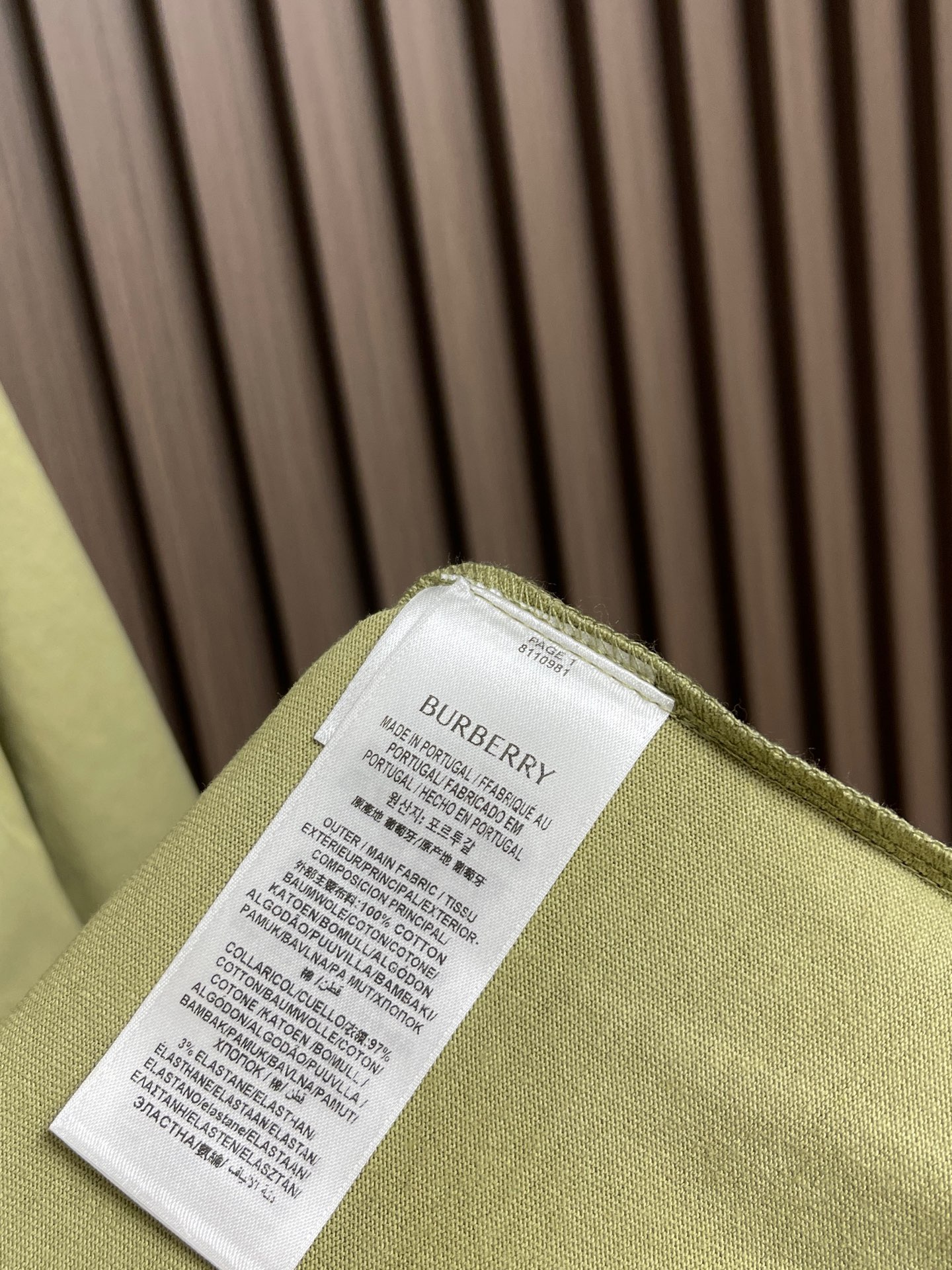 🛒🛒Burberry 2026ss早春新款格纹草书风格徽标装饰棉质短袖T恤，选用中量级平织棉面料打造，呈