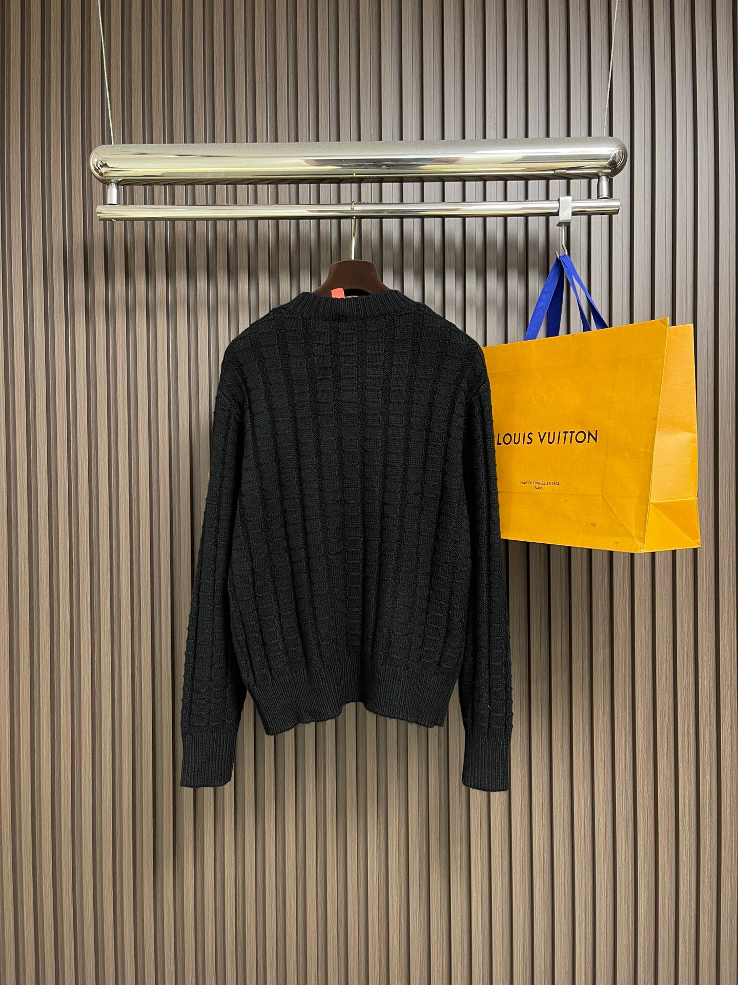 🛒🛒Moncler 浮雕编织徽标针织毛衣，定织雕纹羊毛肌理料 柔软细腻 舒适贴肤 以高饱和度的正红色为底