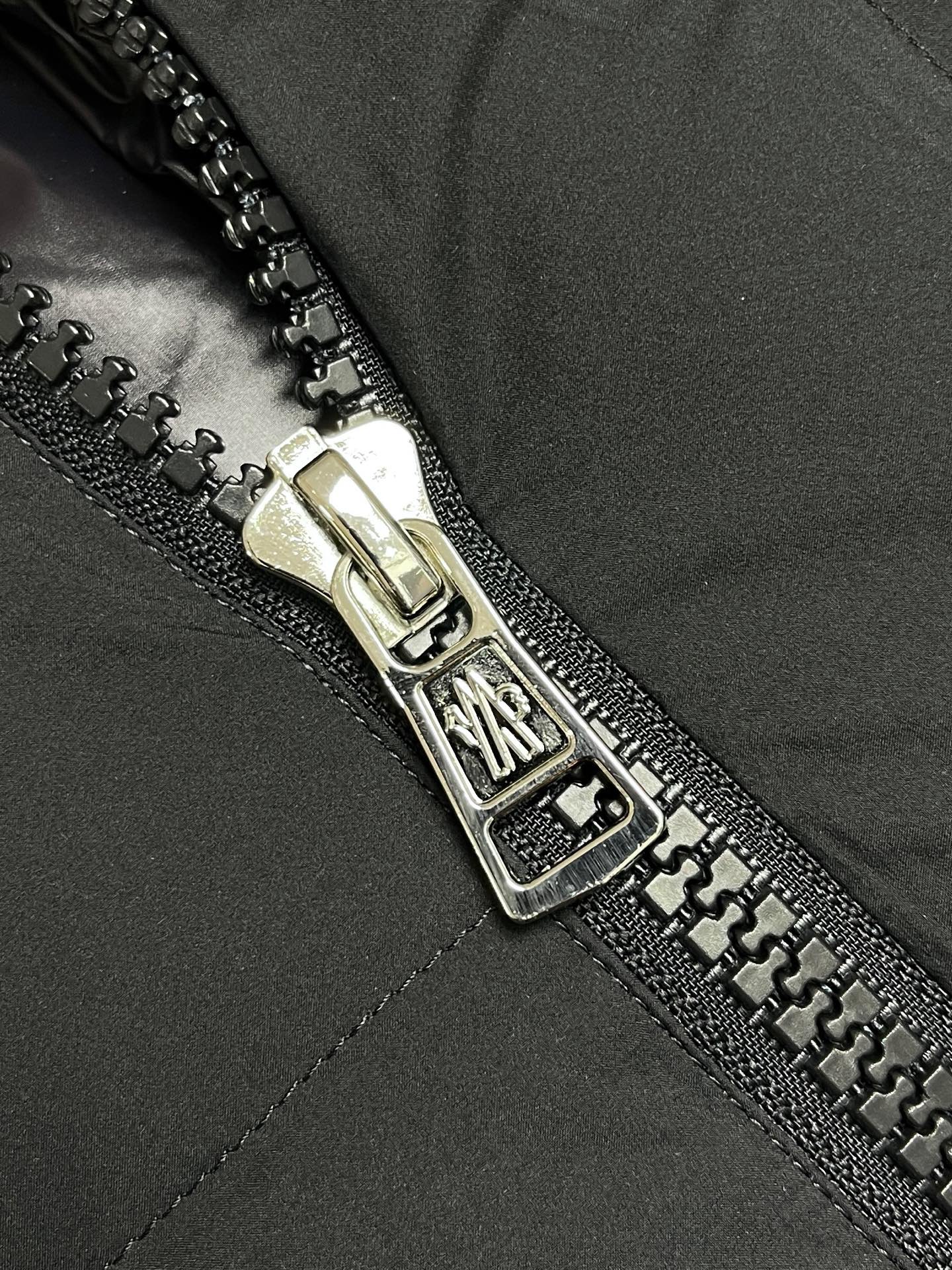 🛒🛒Moncler 蒙口 Hanovcrtan雾面长玛雅长款羽绒服，该款长款派克羽绒采用 longue 