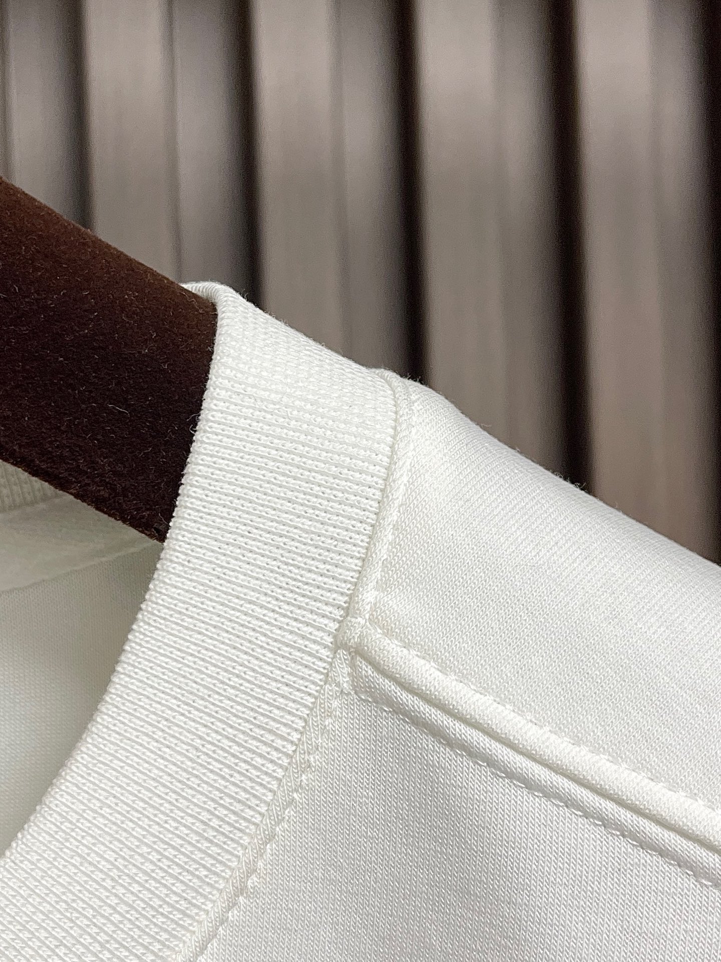 🛒🛒BV 领口V字金属标识刺绣T恤 搭配鲜明vlogo 增添浪漫巧思 定制280克双纱棉面料 定制螺纹 