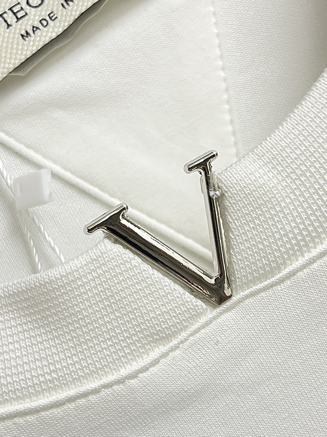 🛒🛒BV 领口V字金属标识刺绣T恤 搭配鲜明vlogo 增添浪漫巧思 定制280克双纱棉面料 定制螺纹 