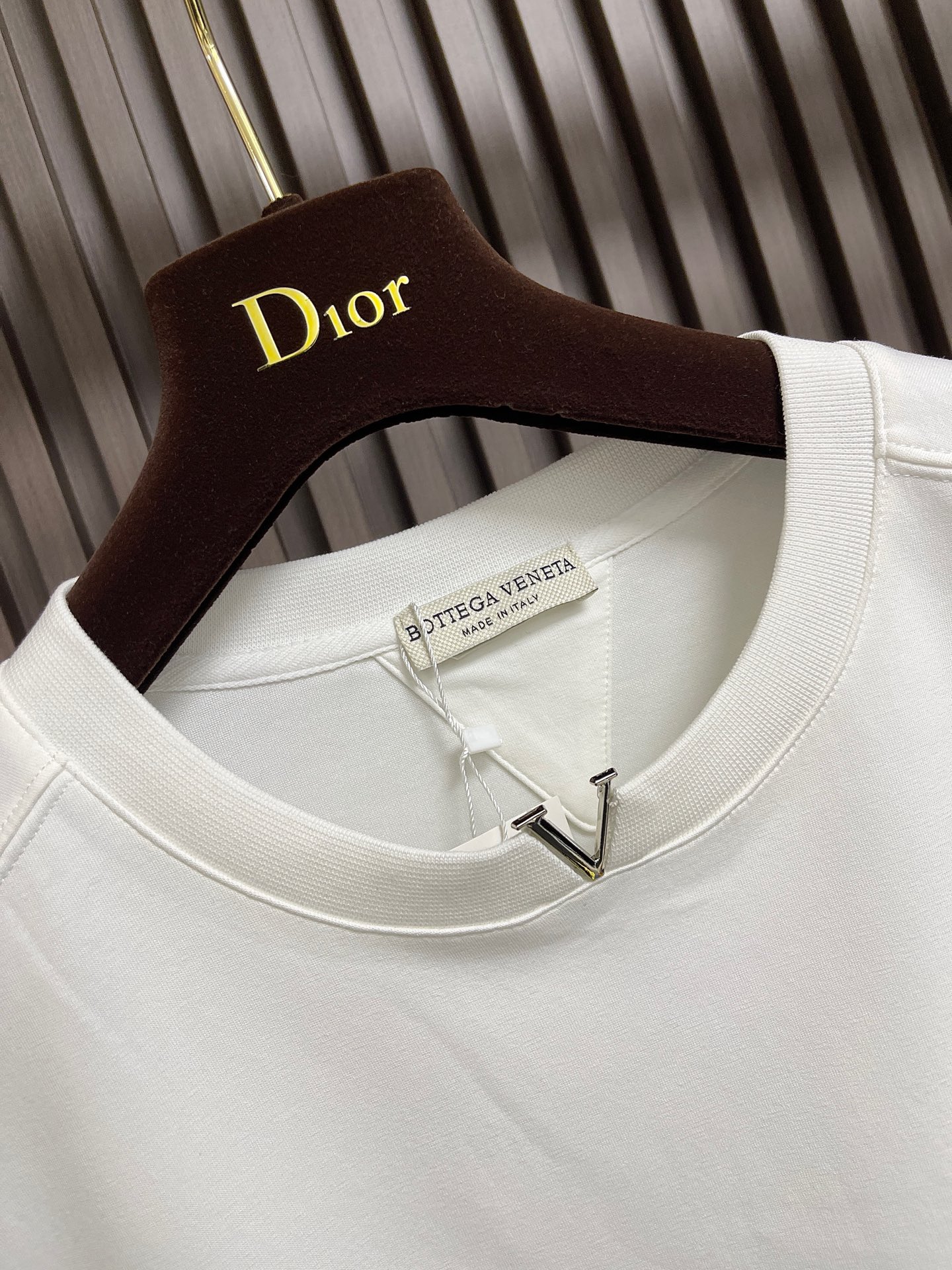 🛒🛒BV 领口V字金属标识刺绣T恤 搭配鲜明vlogo 增添浪漫巧思 定制280克双纱棉面料 定制螺纹 