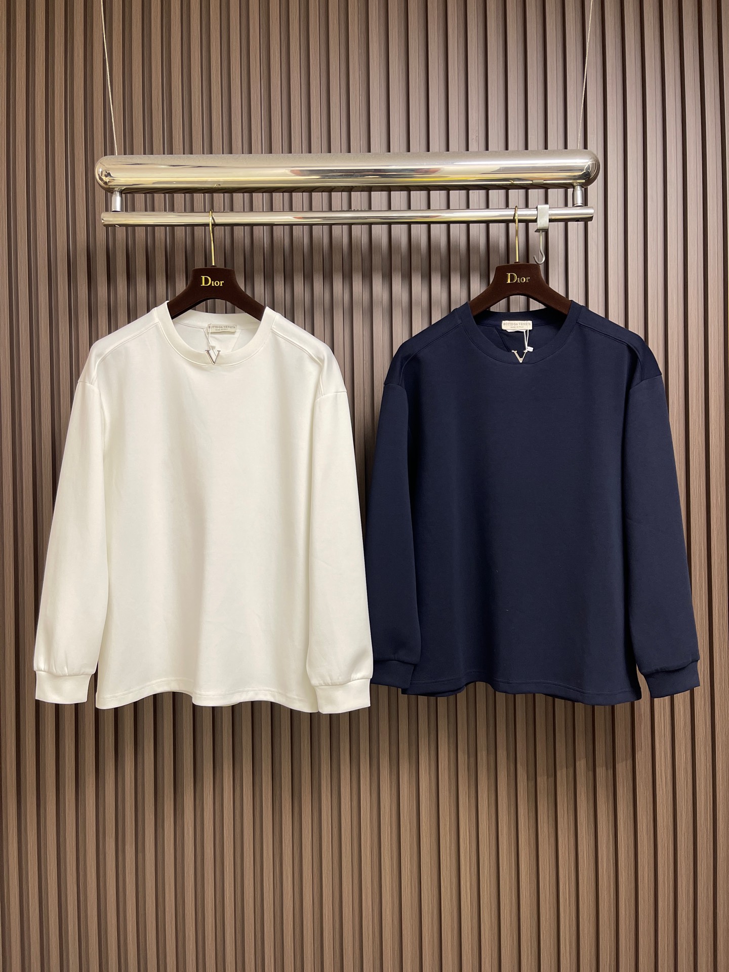 🛒🛒BV 领口V字金属标识刺绣T恤 搭配鲜明vlogo 增添浪漫巧思 定制280克双纱棉面料 定制螺纹 