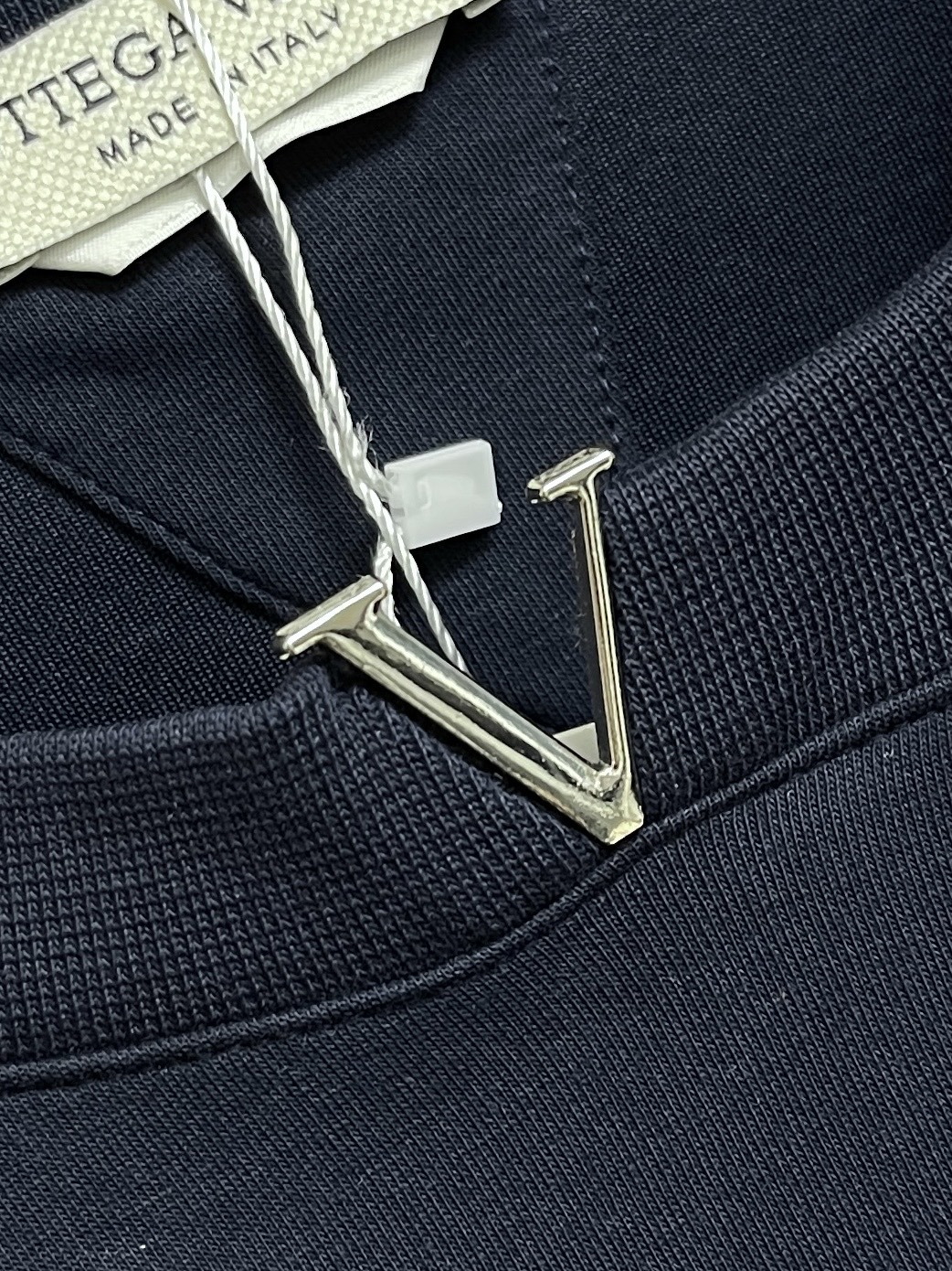 🛒🛒BV 领口V字金属标识刺绣T恤 搭配鲜明vlogo 增添浪漫巧思 定制280克双纱棉面料 定制螺纹 