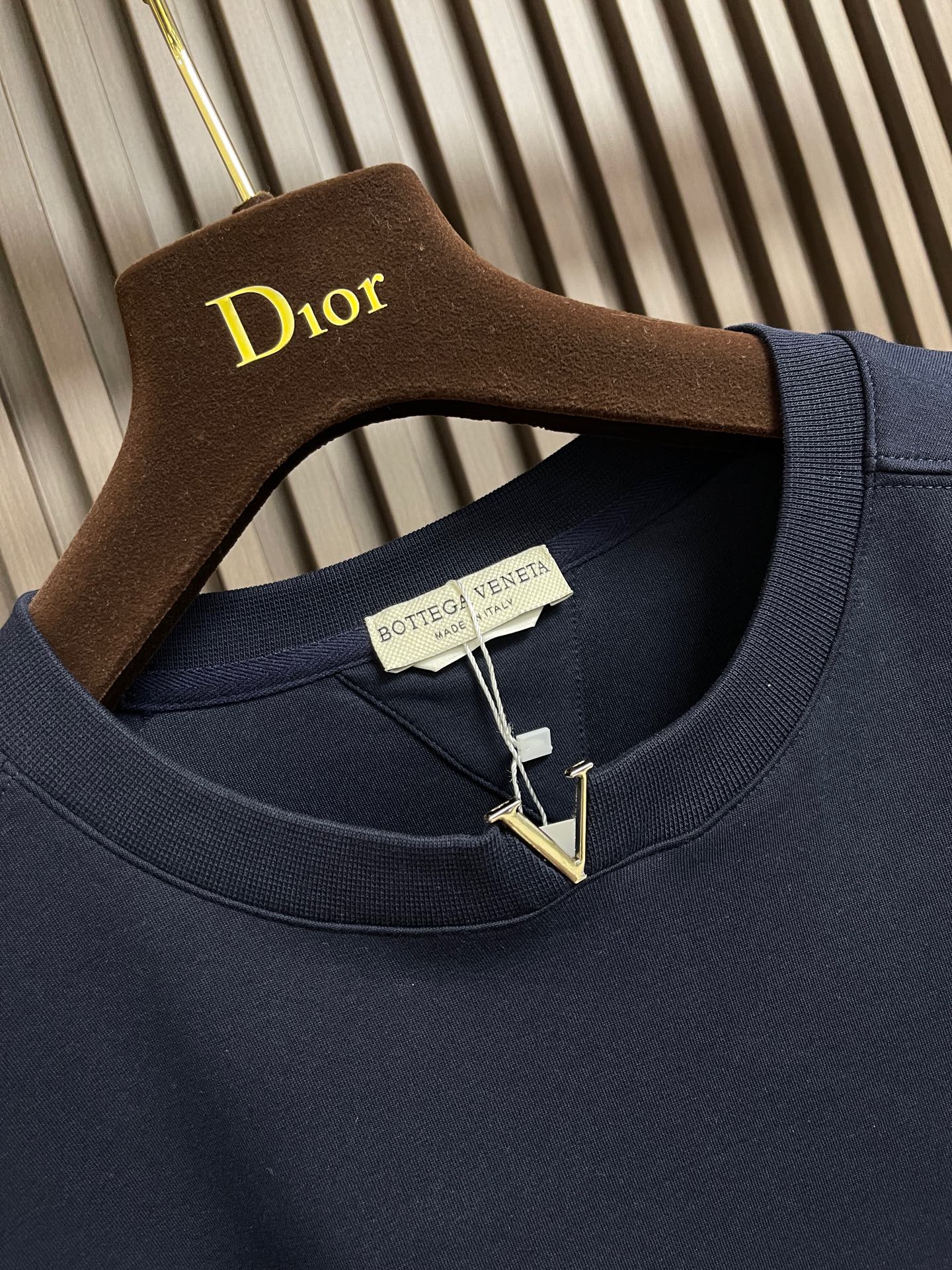 🛒🛒BV 领口V字金属标识刺绣T恤 搭配鲜明vlogo 增添浪漫巧思 定制280克双纱棉面料 定制螺纹 