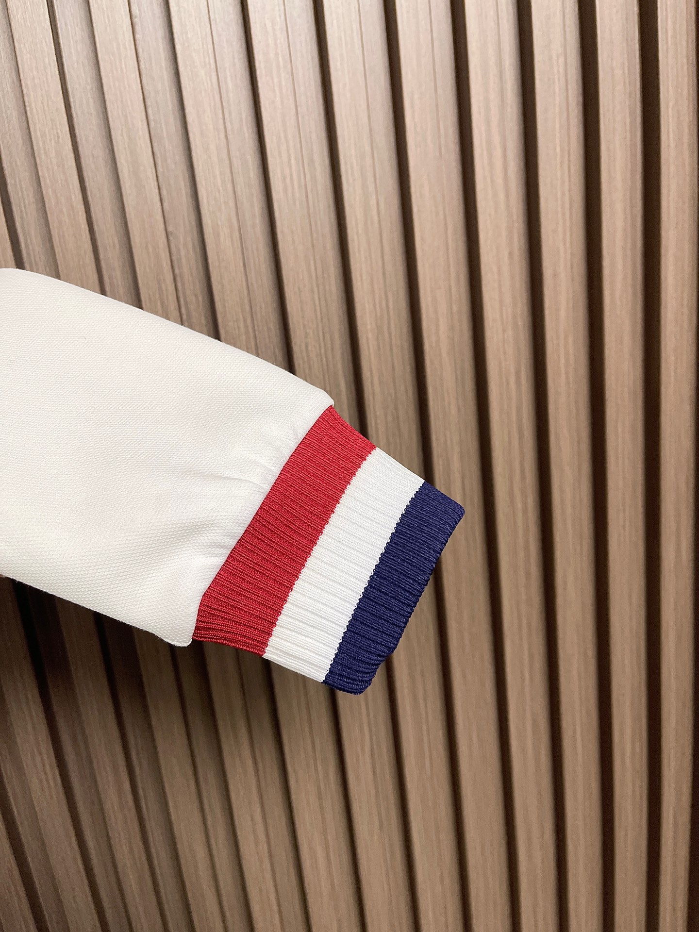 🛒🛒Thom Browne.TB 2025FW秋冬新品经典撞色长袖POLO衫。红白蓝撞色织带勾勒出标志性