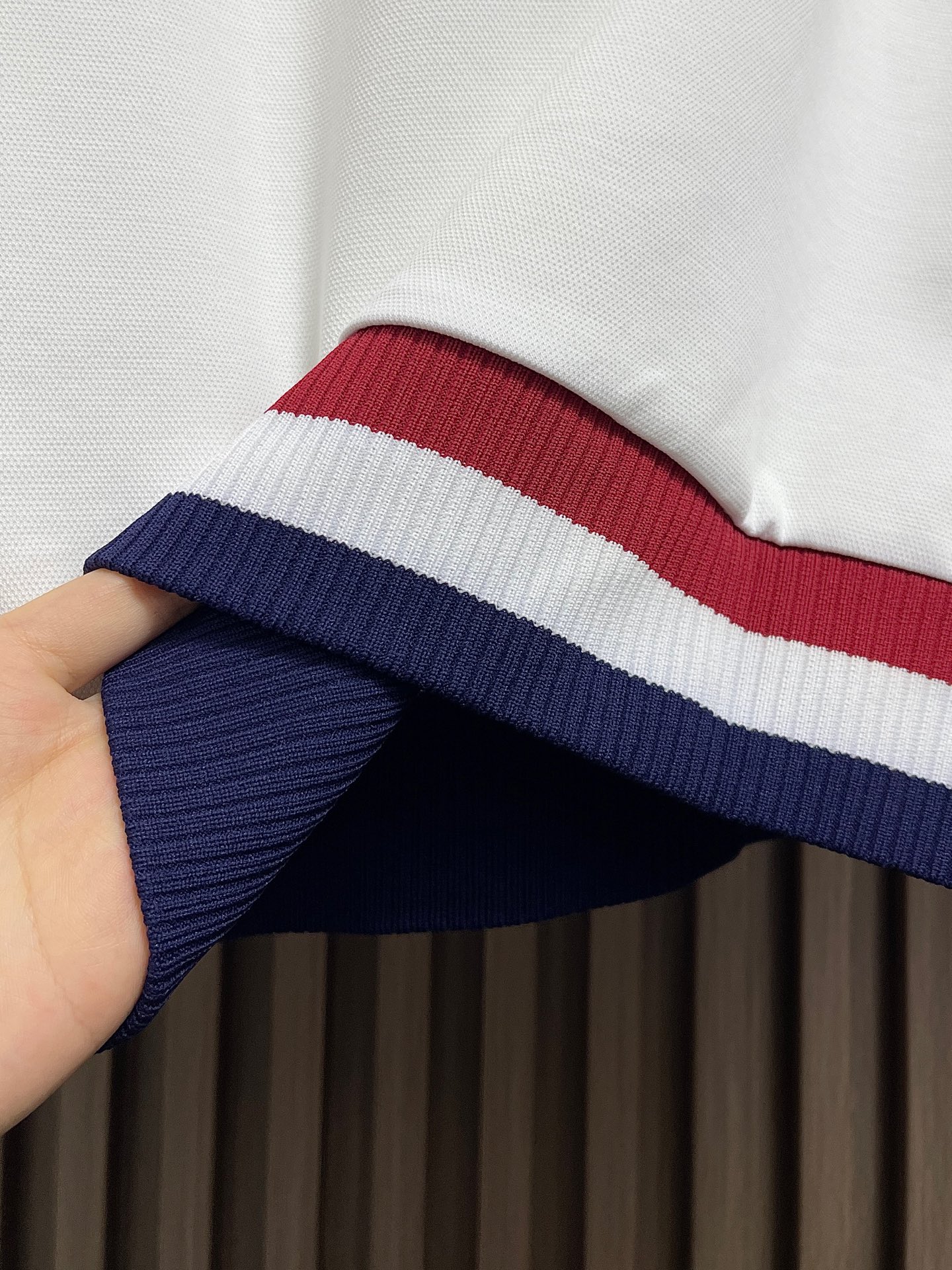 🛒🛒Thom Browne.TB 2025FW秋冬新品经典撞色长袖POLO衫。红白蓝撞色织带勾勒出标志性