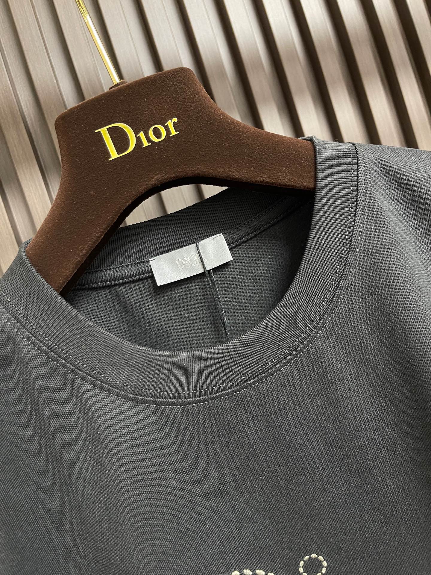 🛒🛒DIOR 字母徽标提花圆领短袖T恤，采用进口丝光精梳棉面料，质地细腻顺滑且带有柔和光泽感，具备极佳的