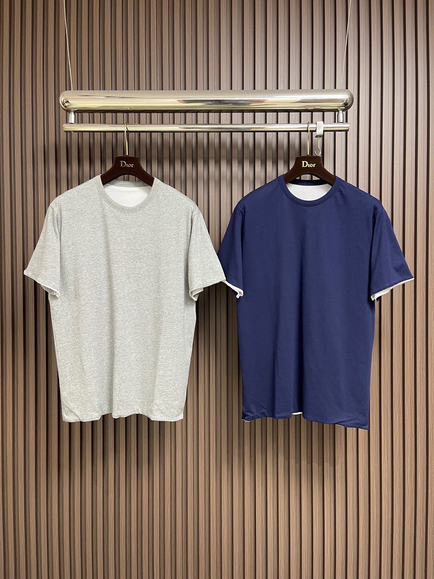 🛒🛒Prada 两面穿短袖T恤，定做32S双纱面料，没有经过特殊处理的天然手感！很多面料都习惯于加硅油增