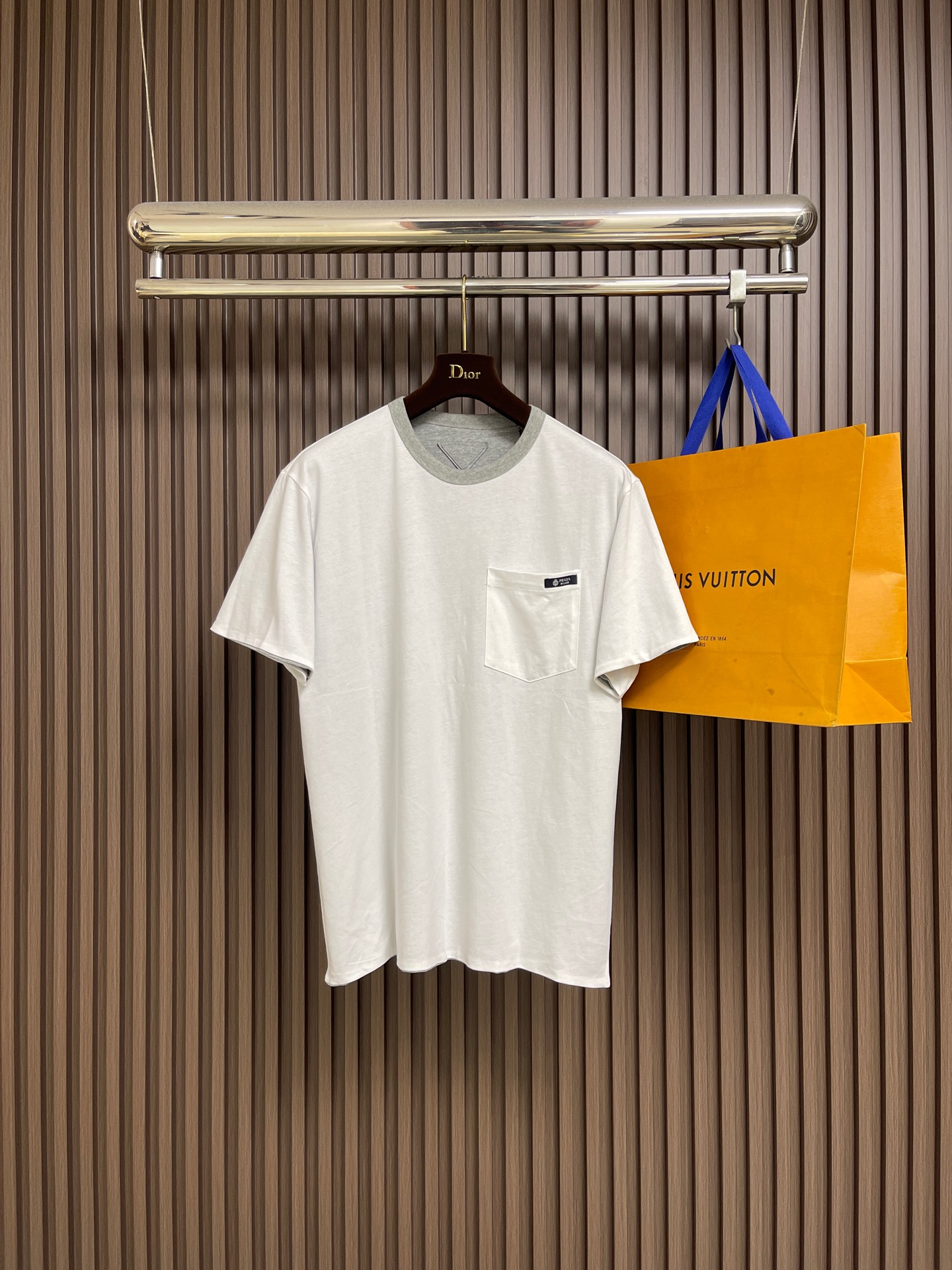 🛒🛒Prada 两面穿短袖T恤，定做32S双纱面料，没有经过特殊处理的天然手感！很多面料都习惯于加硅油增