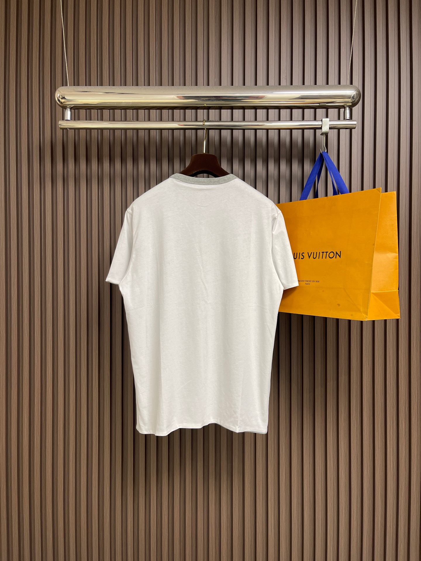 🛒🛒Prada 两面穿短袖T恤，定做32S双纱面料，没有经过特殊处理的天然手感！很多面料都习惯于加硅油增