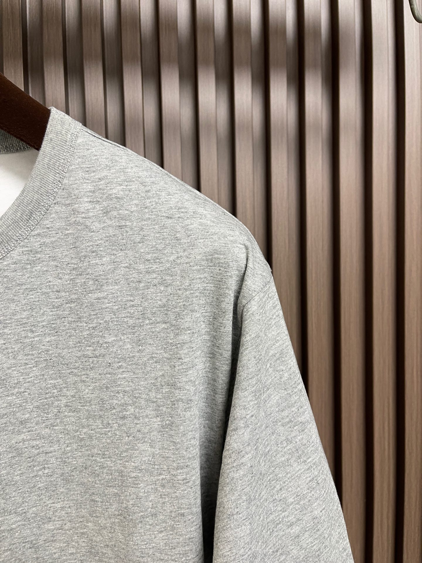 🛒🛒Prada 两面穿短袖T恤，定做32S双纱面料，没有经过特殊处理的天然手感！很多面料都习惯于加硅油增