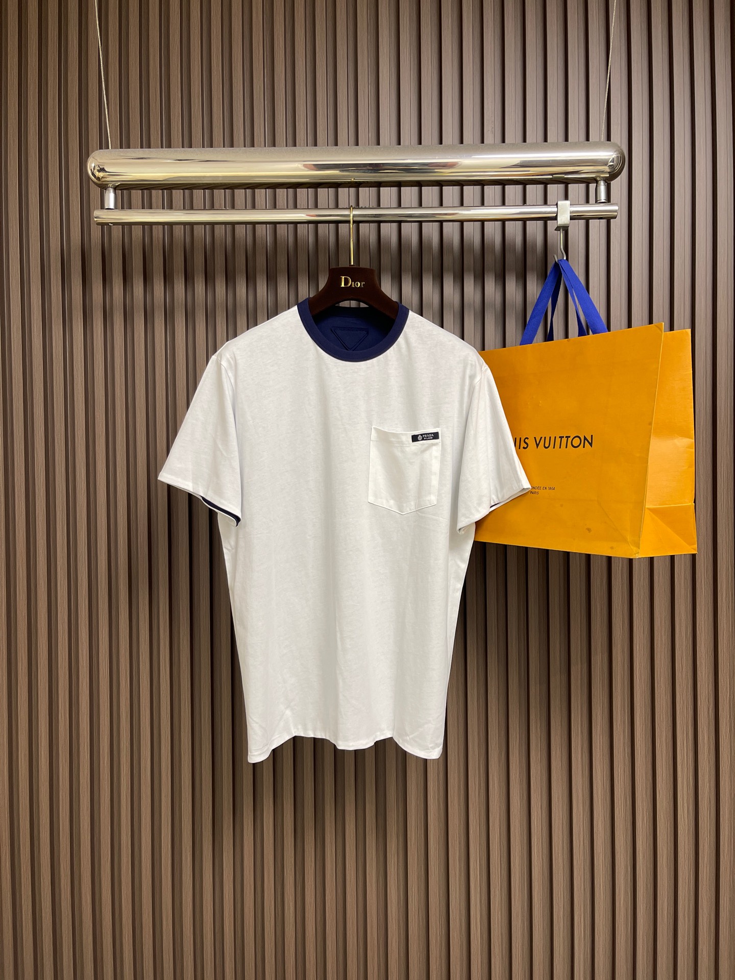 🛒🛒Prada 两面穿短袖T恤，定做32S双纱面料，没有经过特殊处理的天然手感！很多面料都习惯于加硅油增