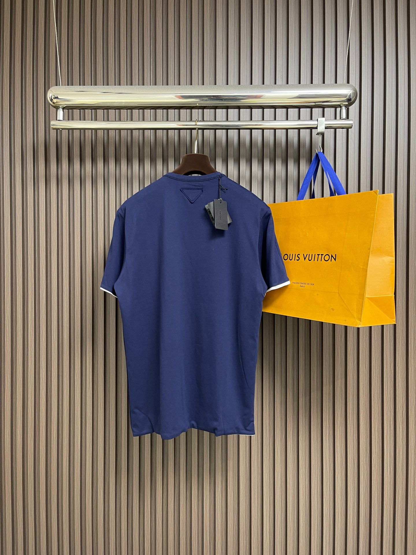 🛒🛒Prada 两面穿短袖T恤，定做32S双纱面料，没有经过特殊处理的天然手感！很多面料都习惯于加硅油增